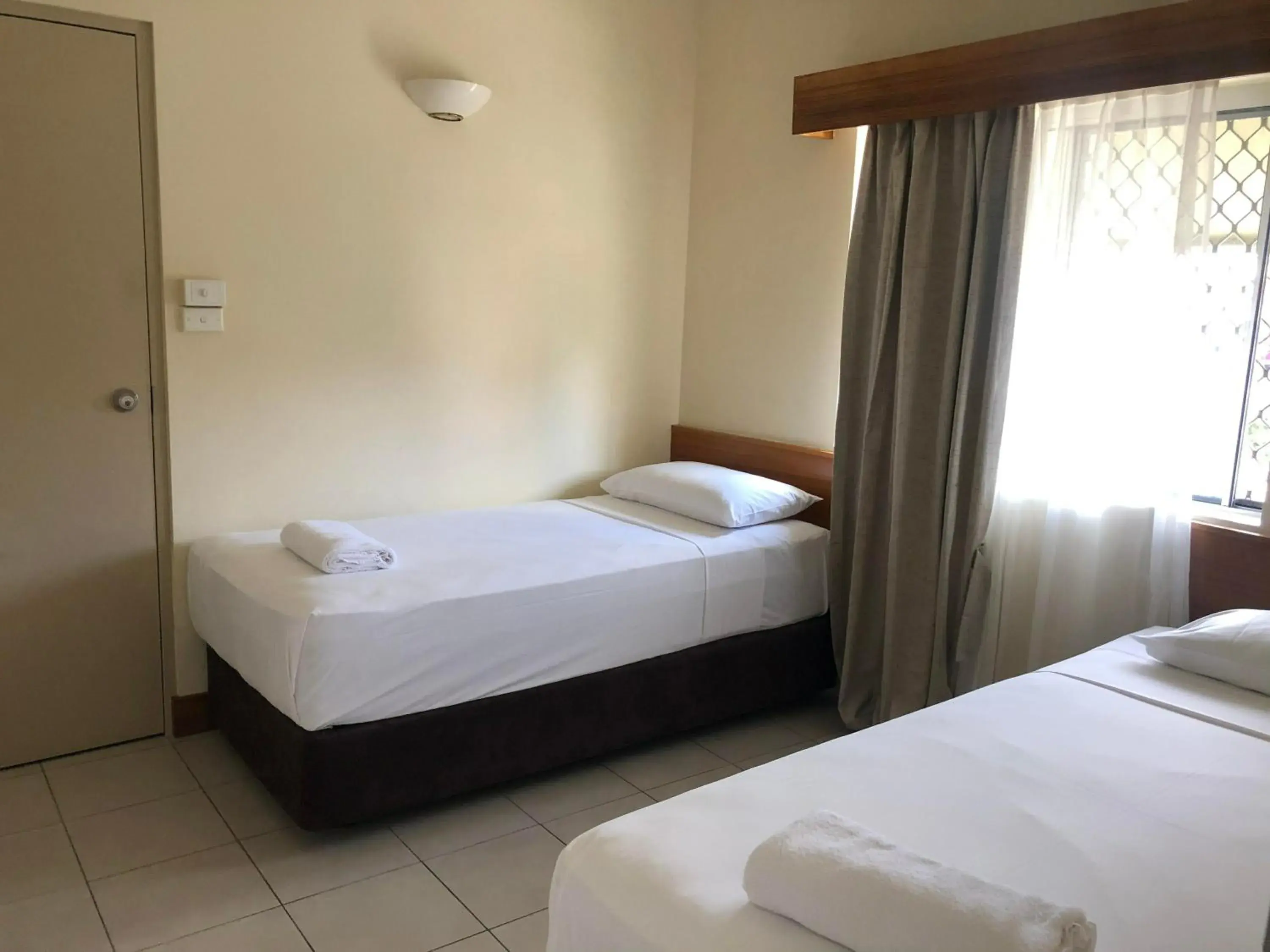 Basic Triple Room in Tropical Queenslander Basic Triple Room in Tropical Queenslander