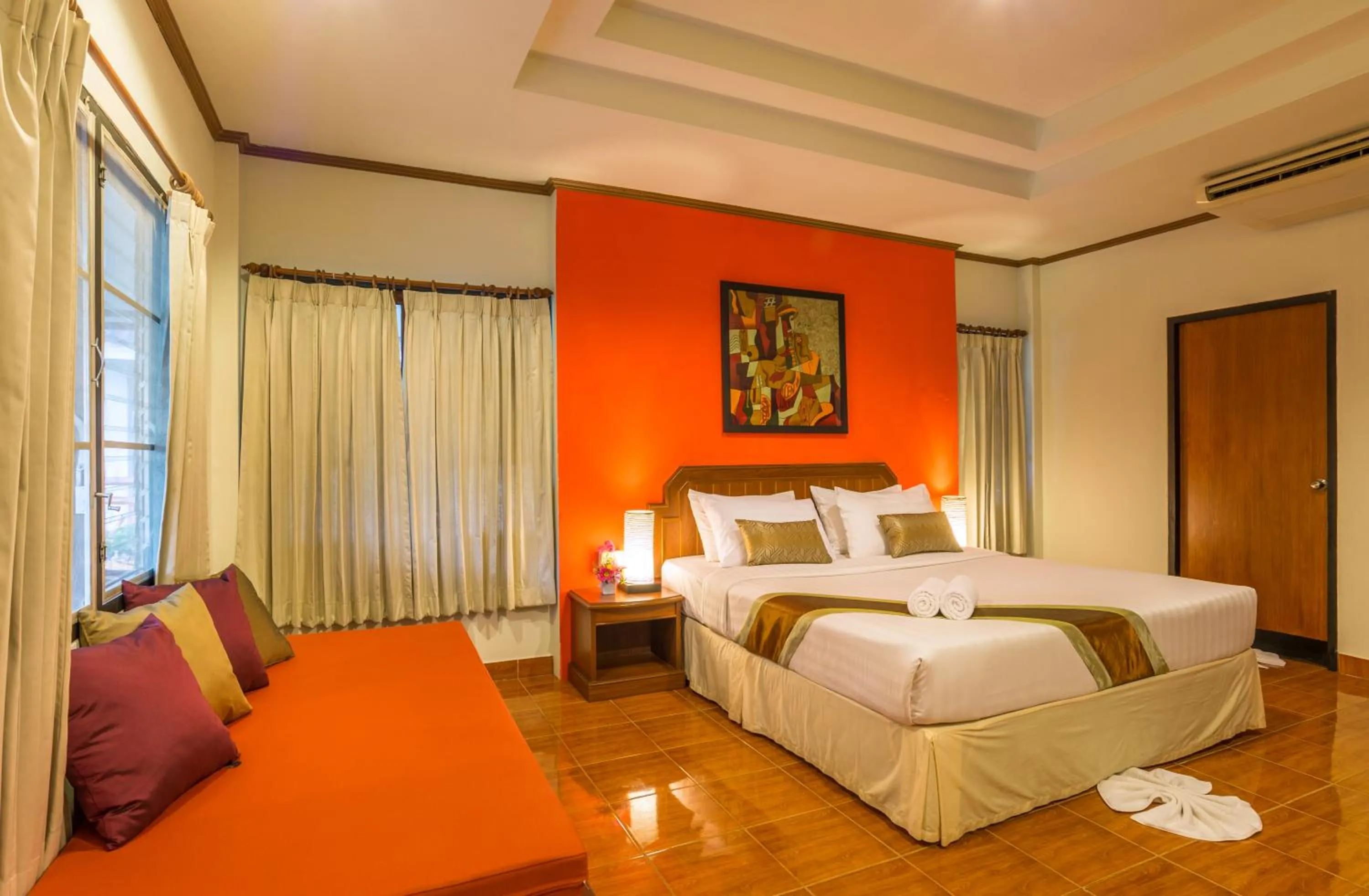Photo of the whole room, Bed in Lanta Manda Resort