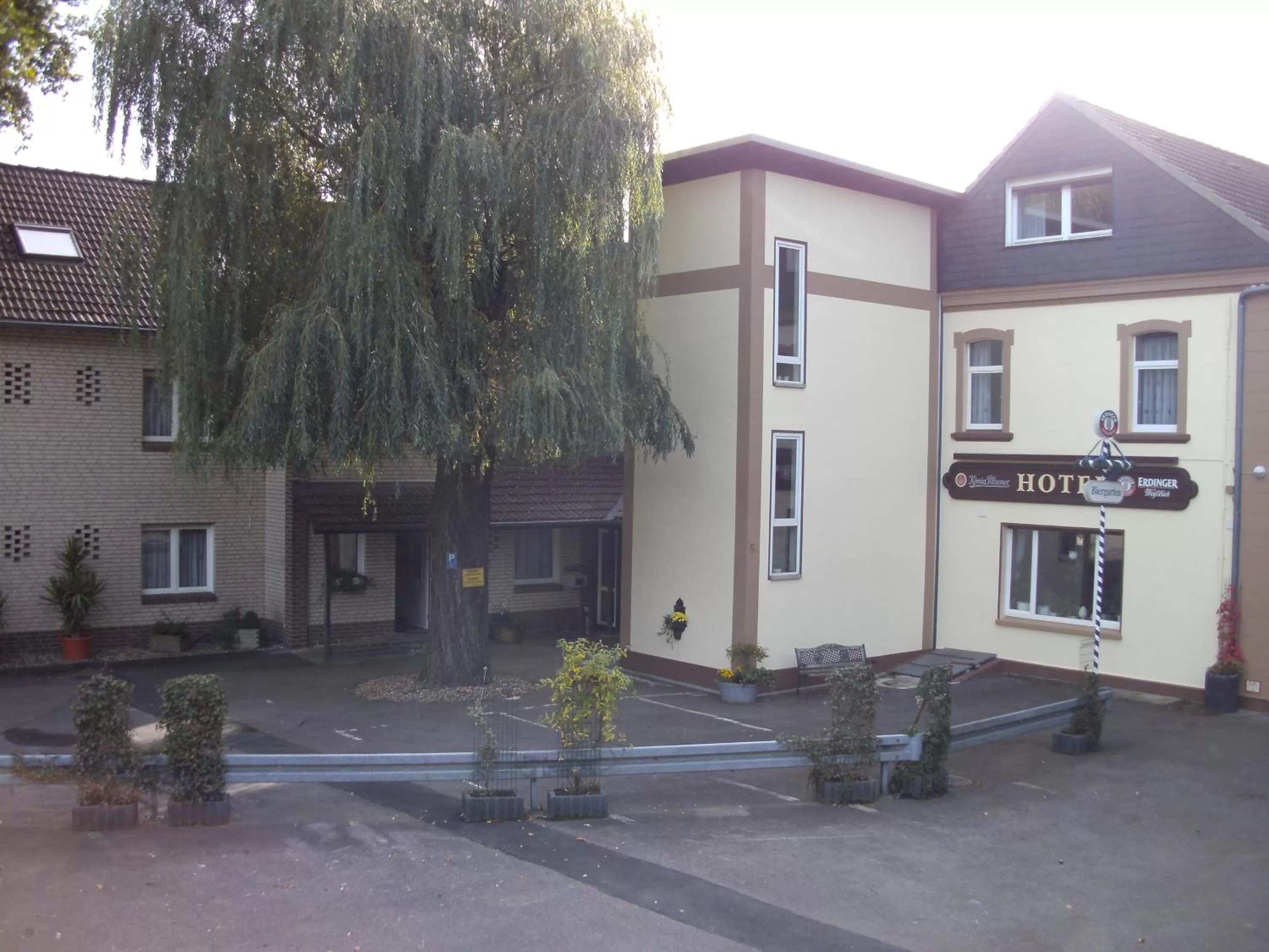 Facade/entrance in Hotel Zum Grunewald