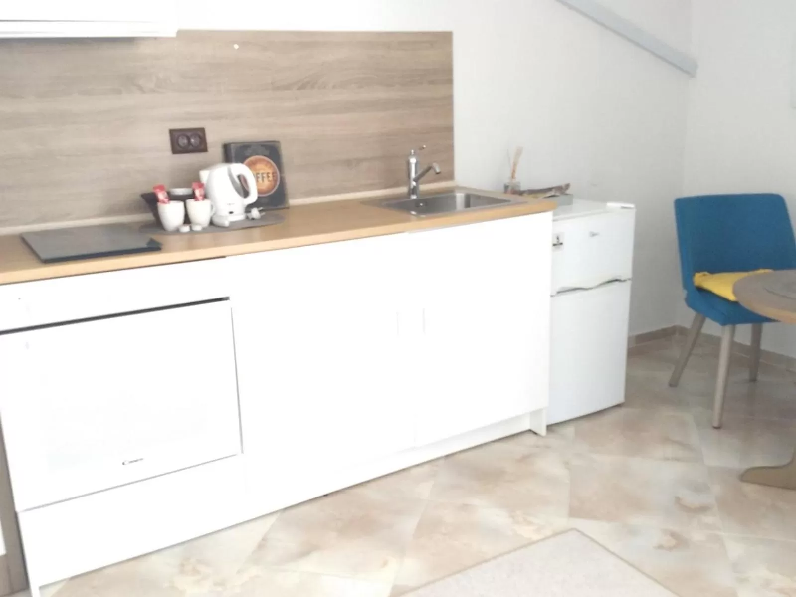 Kitchen or kitchenette, Kitchen/Kitchenette in White Rose Family Guest House