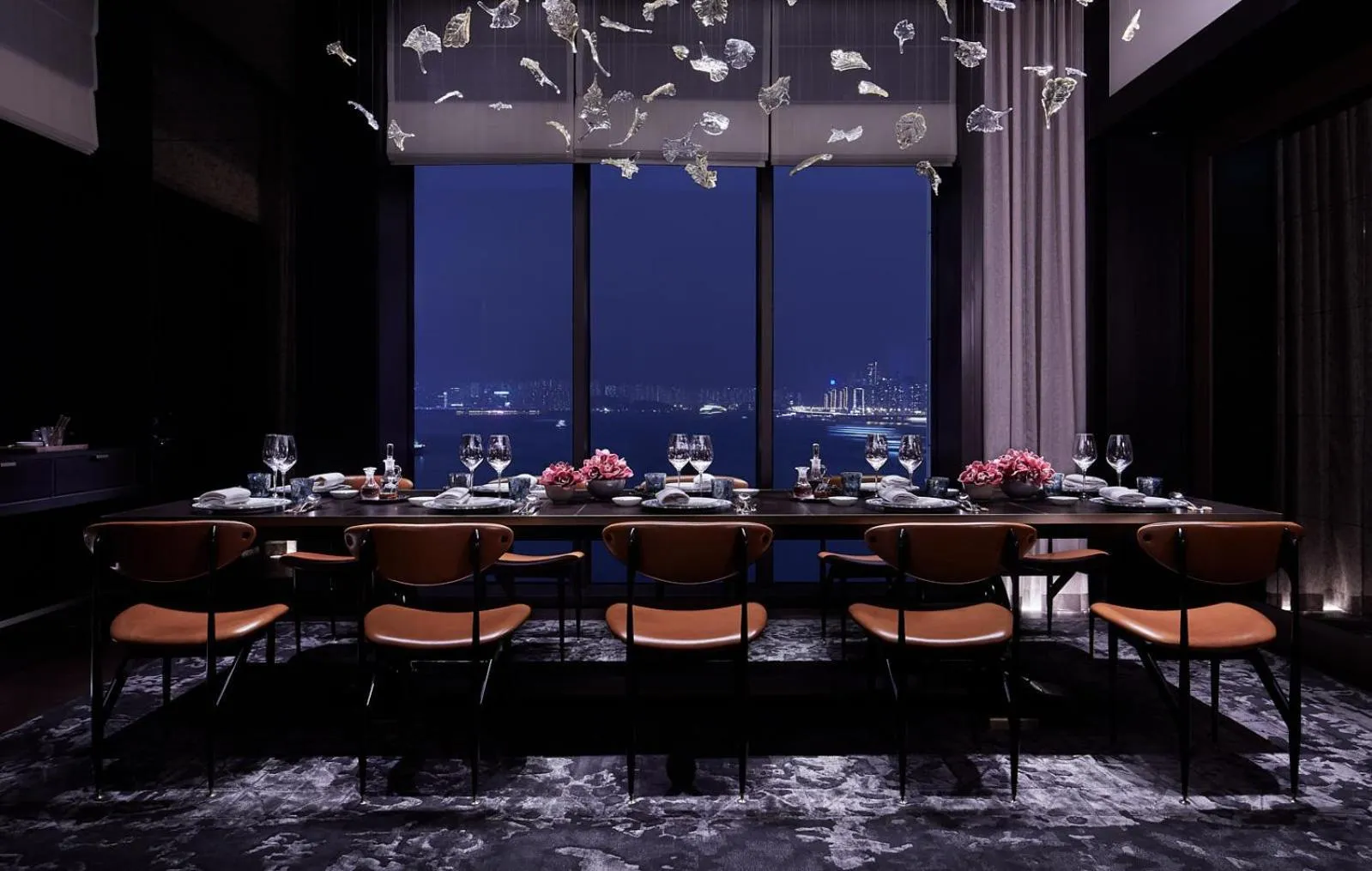 Restaurant/places to eat in Rosewood Hong Kong