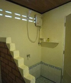 Shower in Moonwalk Lanta Resort