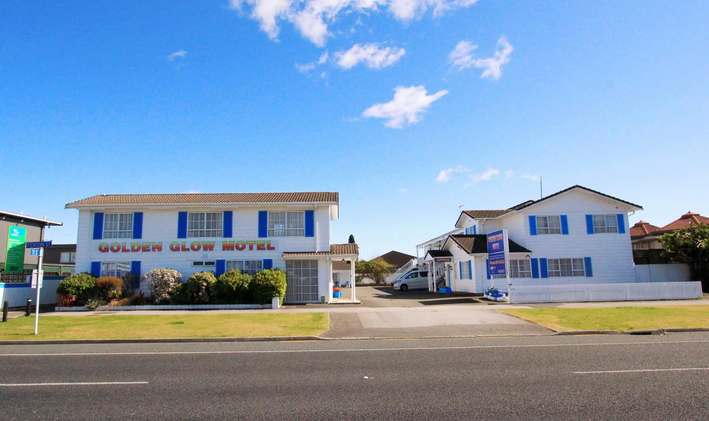 Property building in Golden Glow Motel