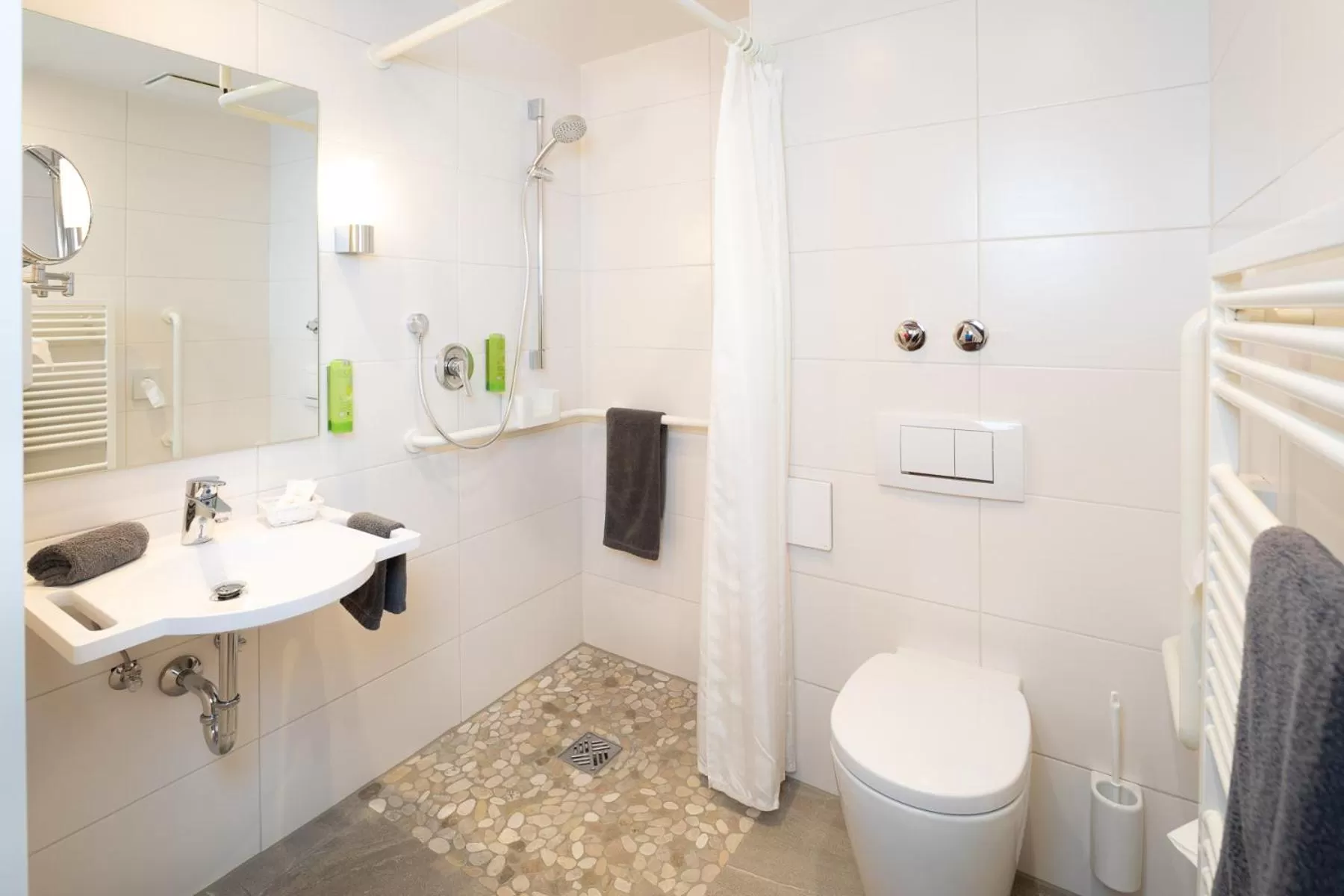 Bathroom in Familien- und Wellnesshotel "Viktoria"