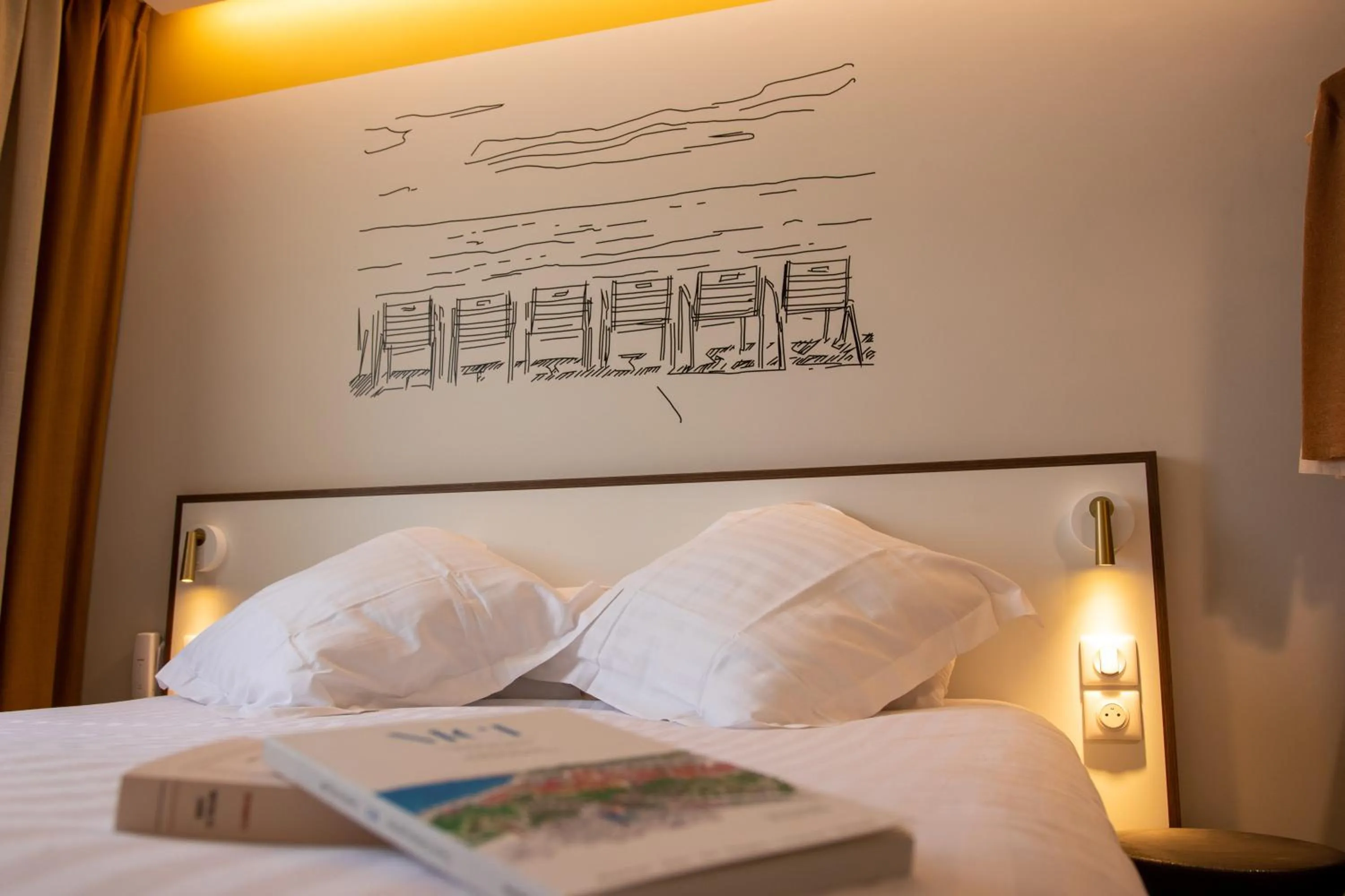 Bedroom, Bed in Hotel du Pin Nice Port