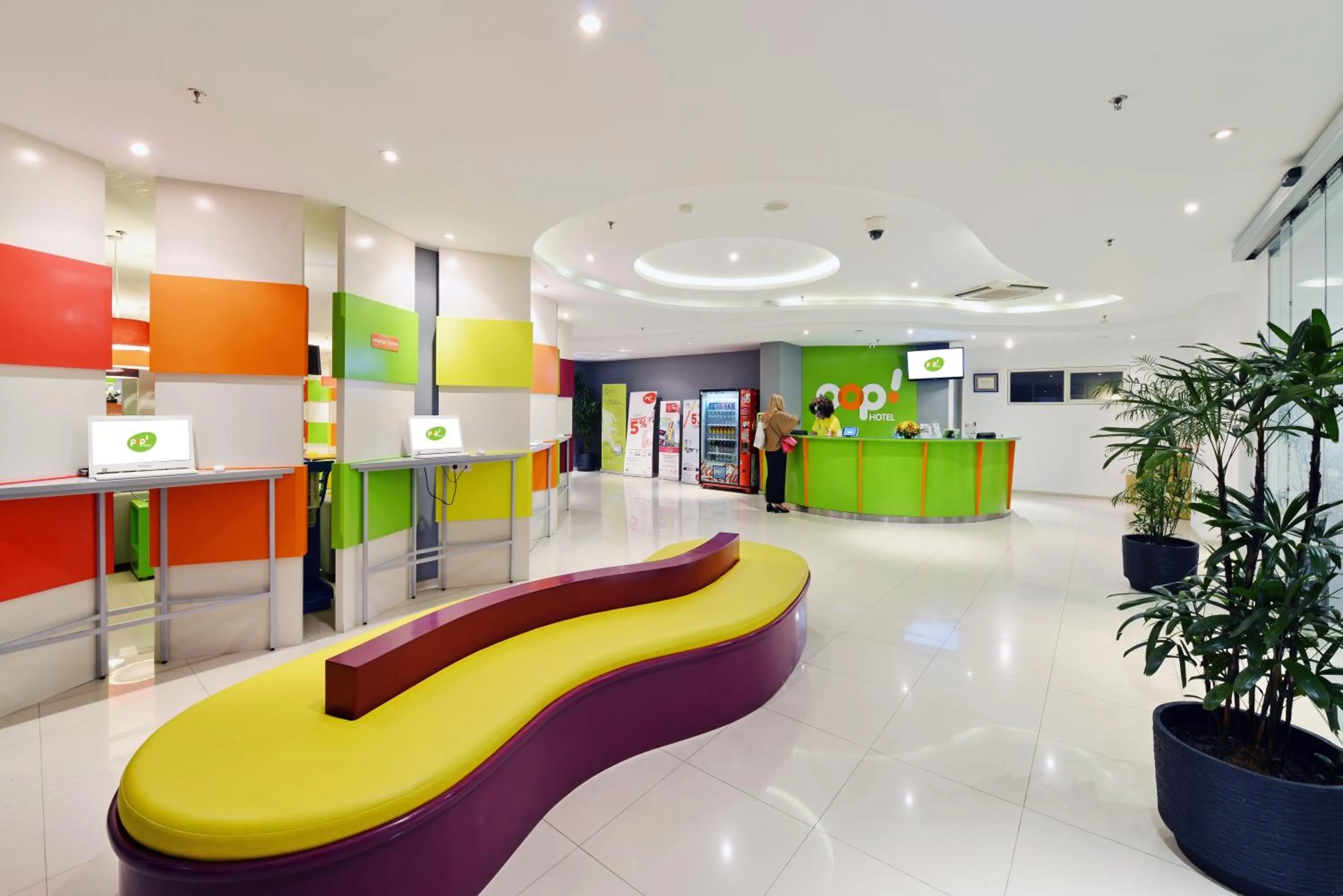 Lobby or reception in POP! Hotel Tanjung Karang