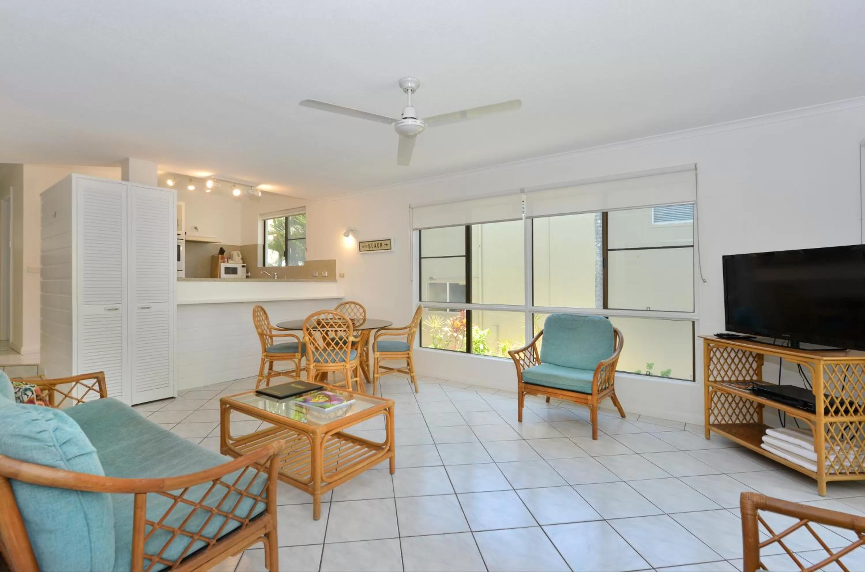 Kitchen or kitchenette in Driftwood Mantaray - Official Onsite Reception and Check In