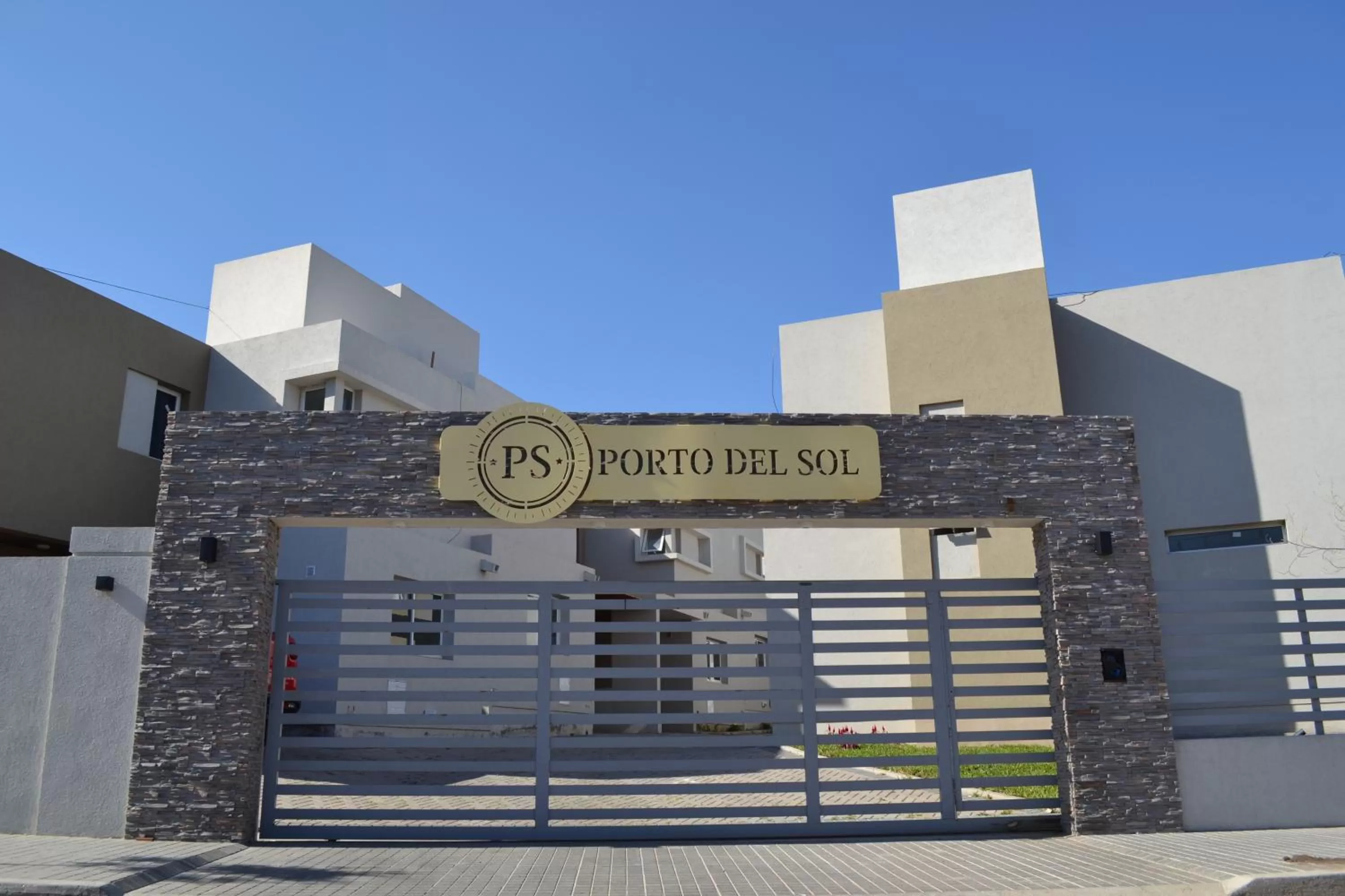 Property Building in Apart Porto del Sol by CPH