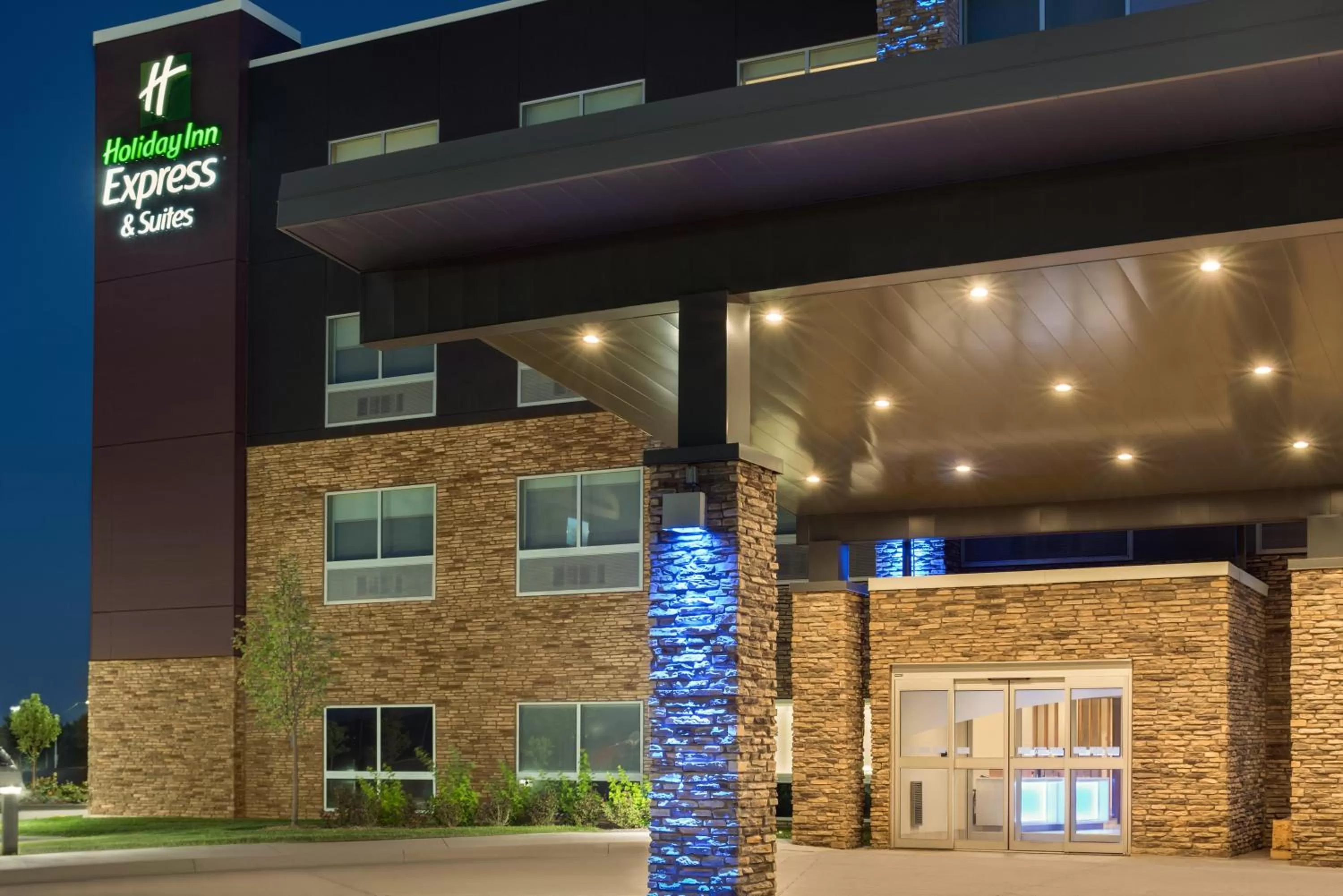 Property building in Holiday Inn Express & Suites - West Des Moines - Jordan Creek by IHG