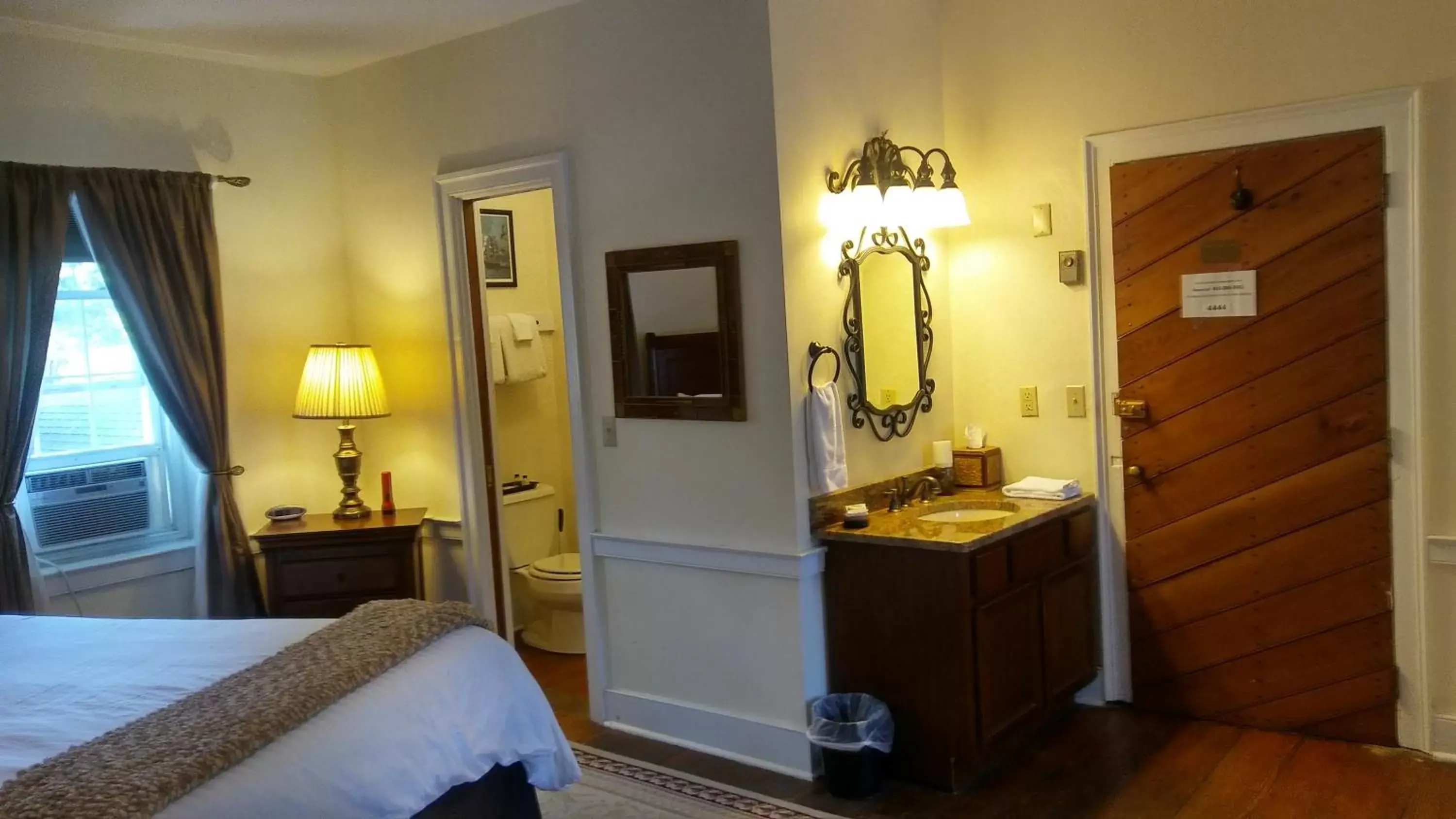 Large Double Room in Old Brick Inn Large Double Room in Old Brick Inn