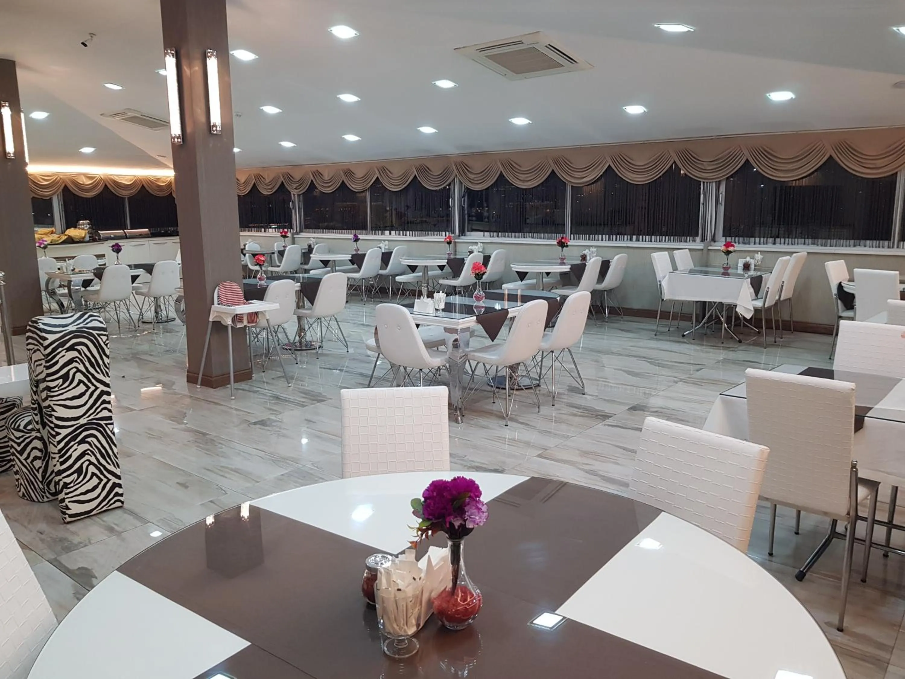 Restaurant/places to eat in Ismira Hotel Ankara