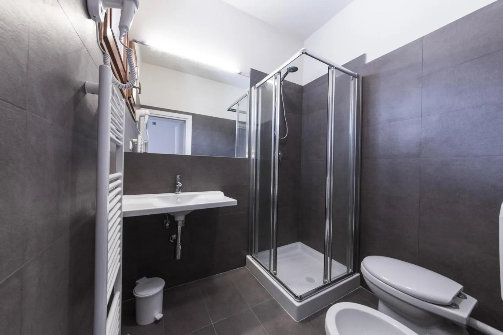 Shower in Hotel Delta