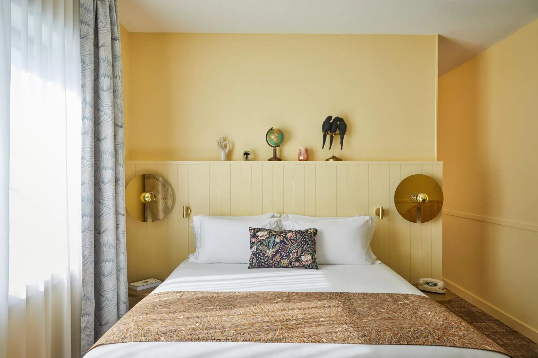 Photo of the whole room, Bed in Hotel Indigo Bordeaux Centre Chartrons by IHG