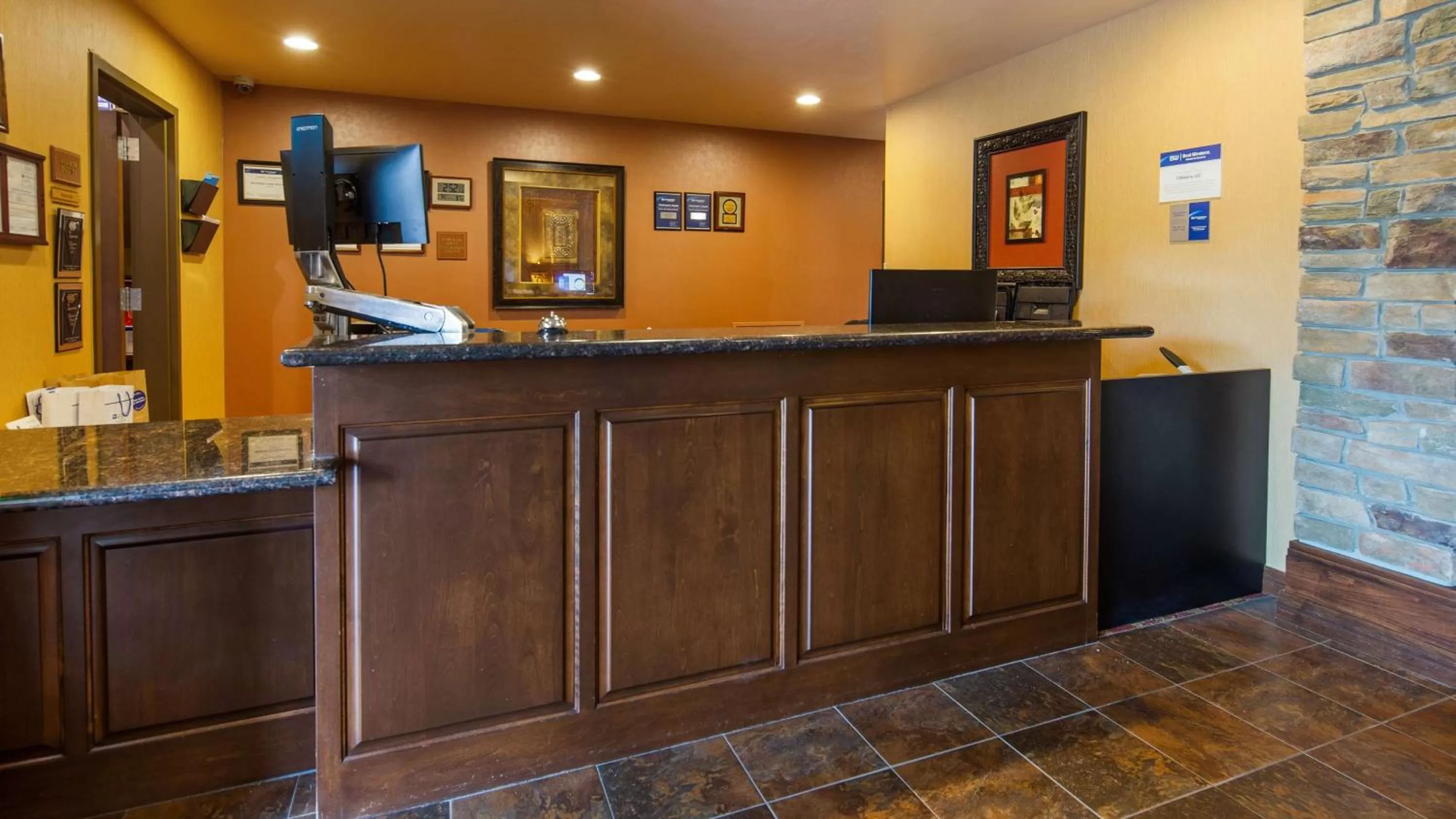 Lobby or reception in Crandon Inn & Suites
