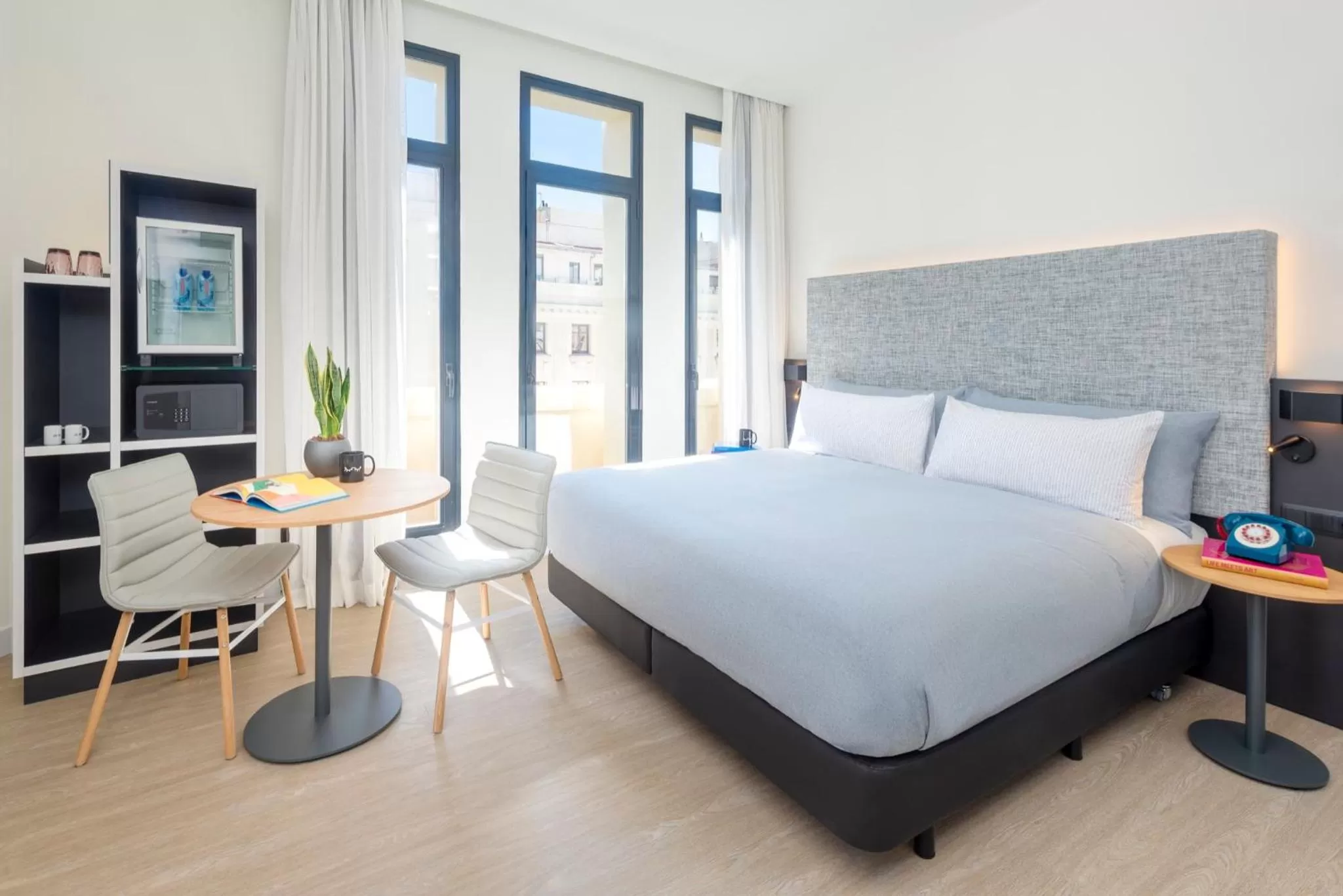 Photo of the whole room, Bed in INNSIDE by Meliá Madrid Gran Vía