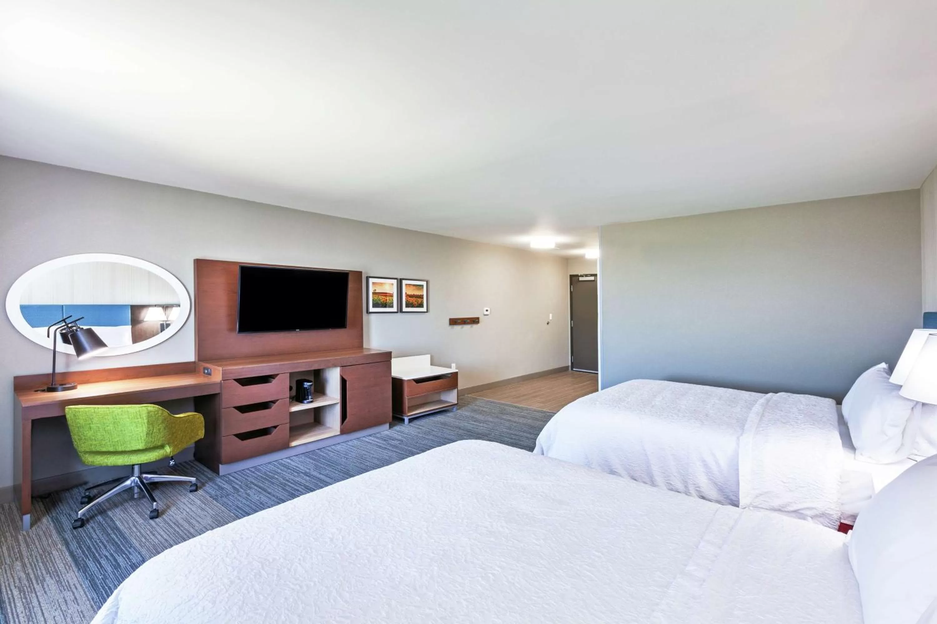 Bedroom, Bed in Hampton Inn Gardner