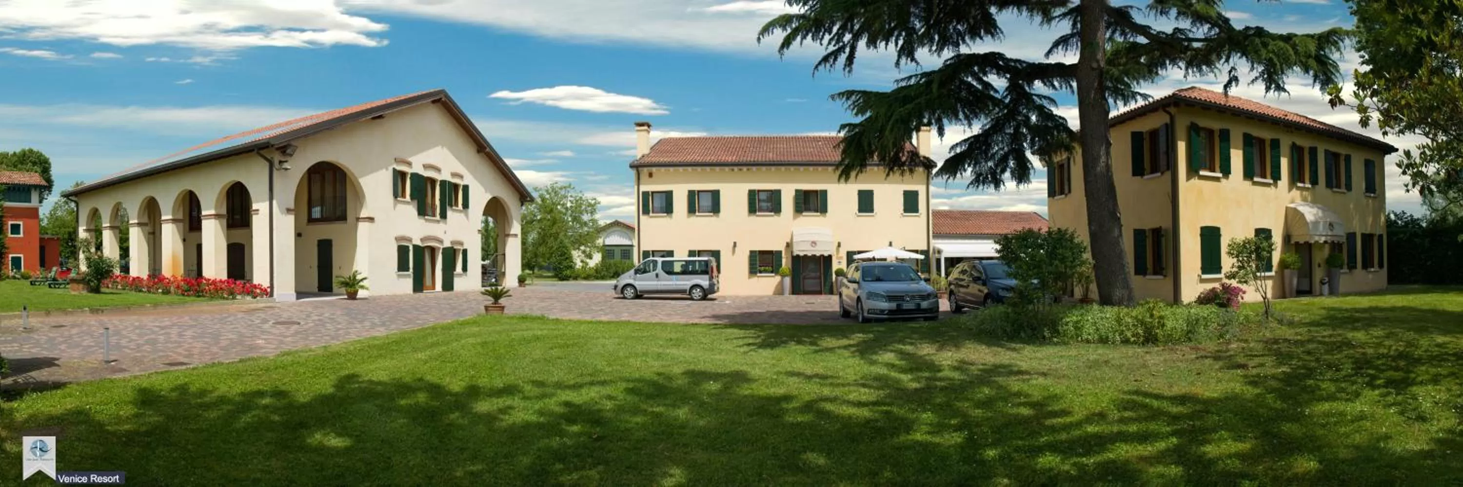 Property building in Hotel Venice Resort Airport