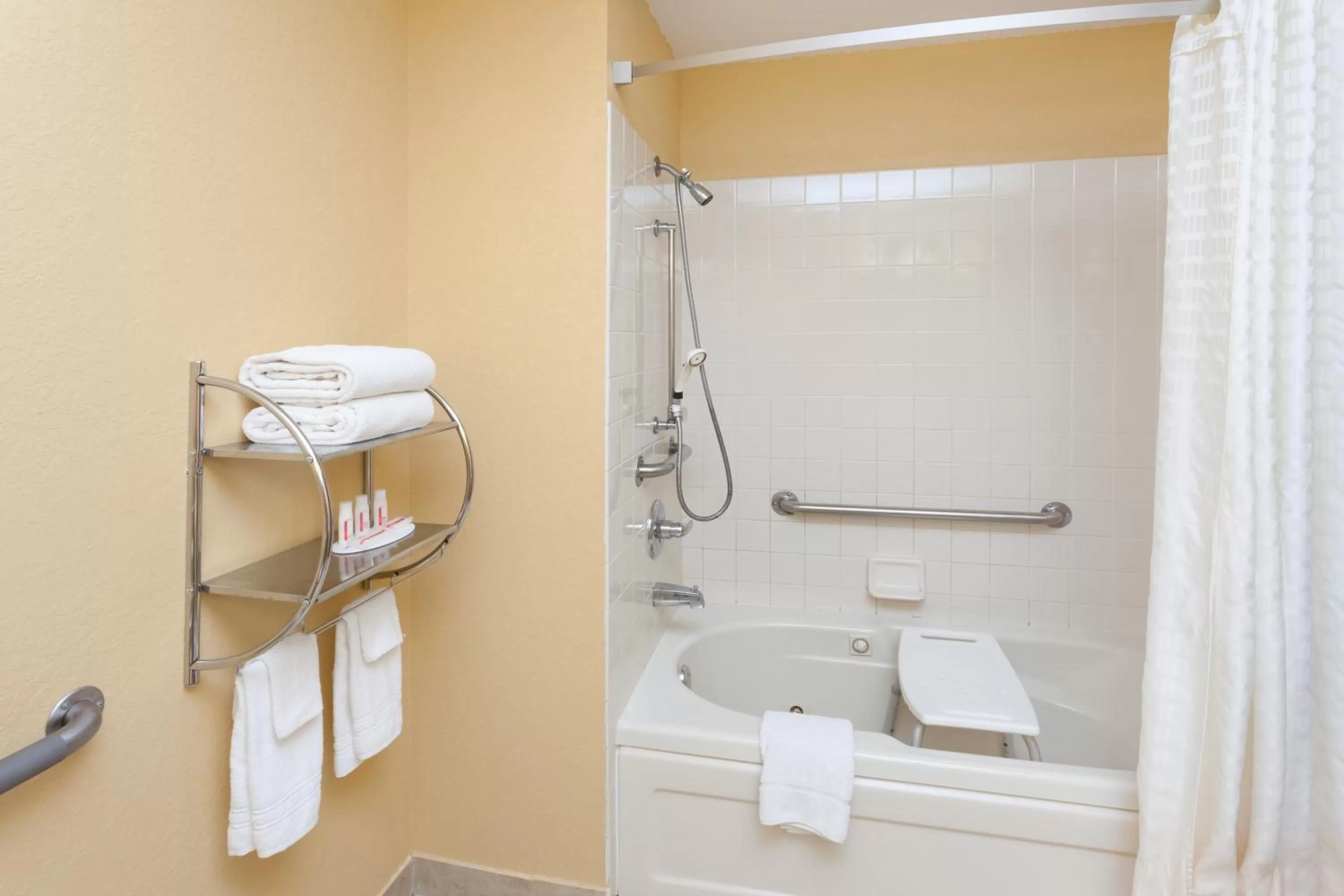 Bathroom in Econo Lodge Chillicothe