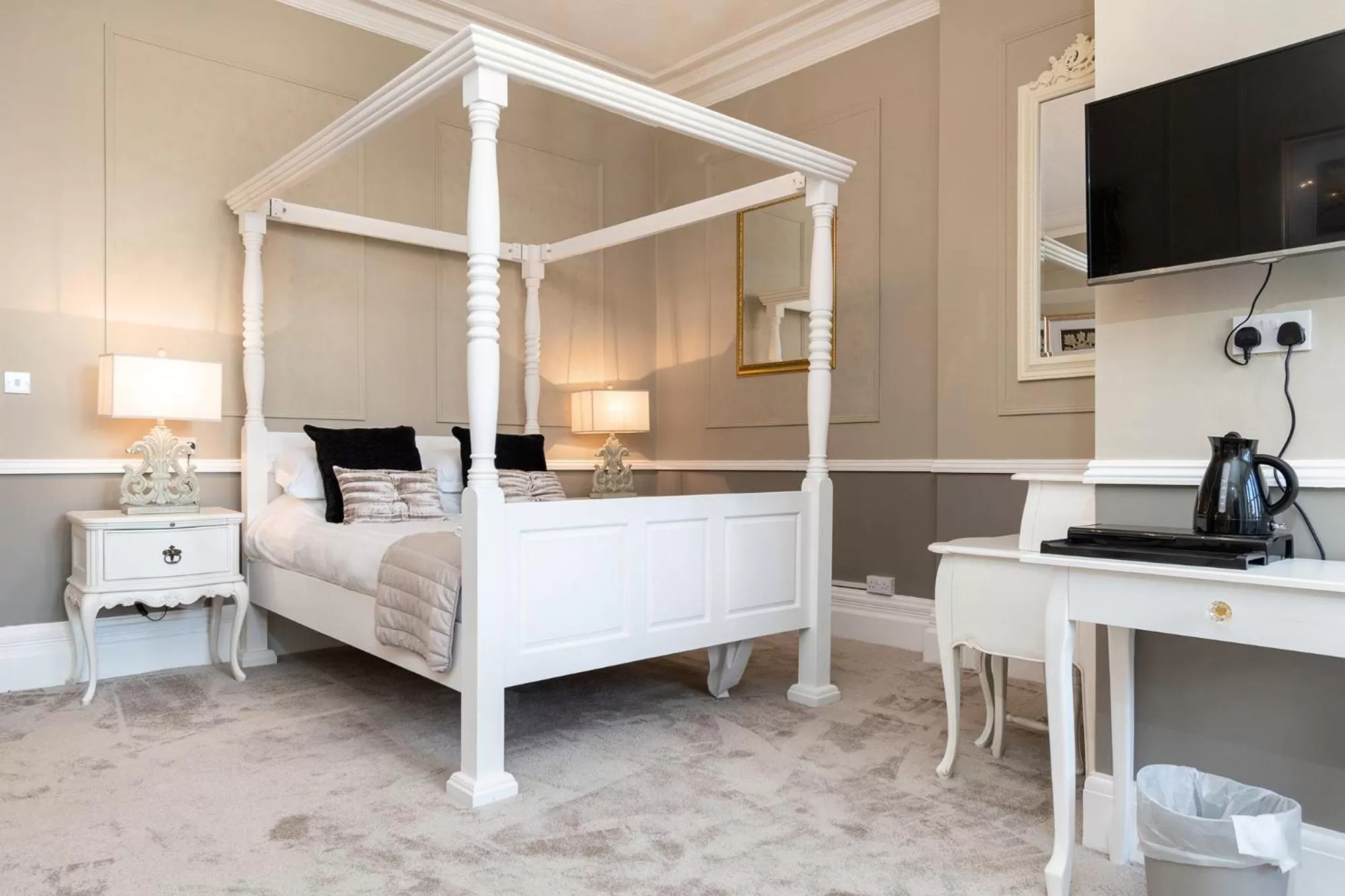 Bed in Lansdowne House with Private Car Park