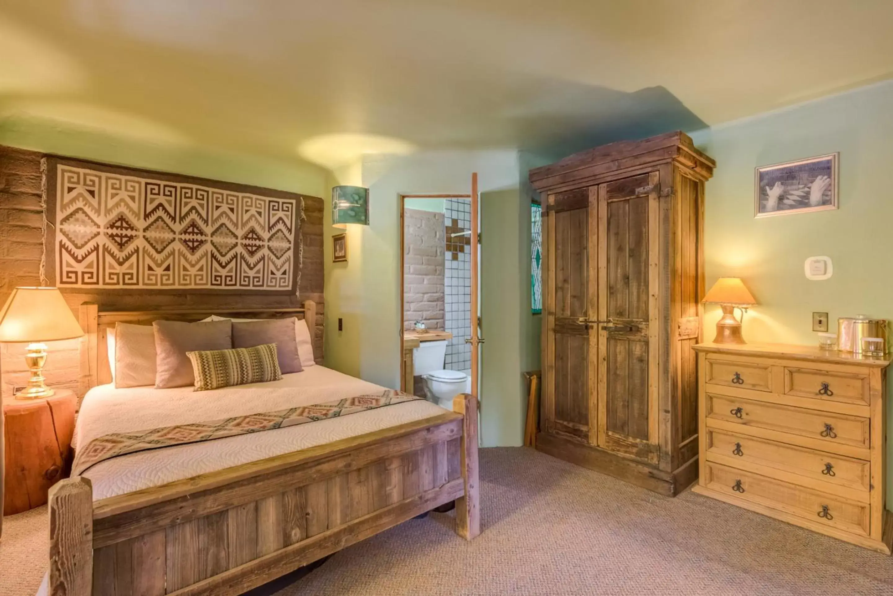 Standard Queen Room in Chipeta Lodge Standard Queen Room in Chipeta Lodge