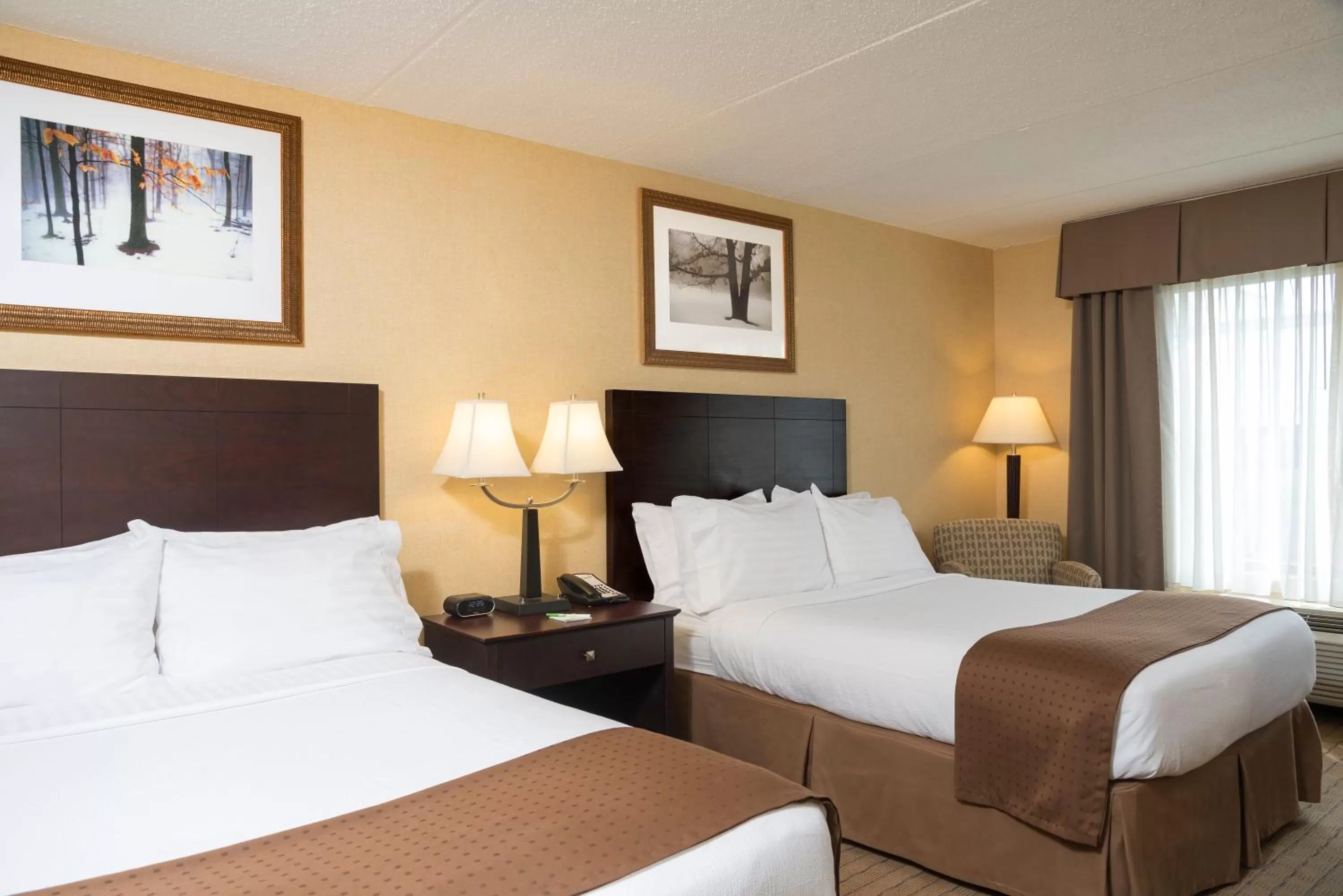 Photo of the whole room, Bed in Holiday Inn Cleveland - South Independence by IHG