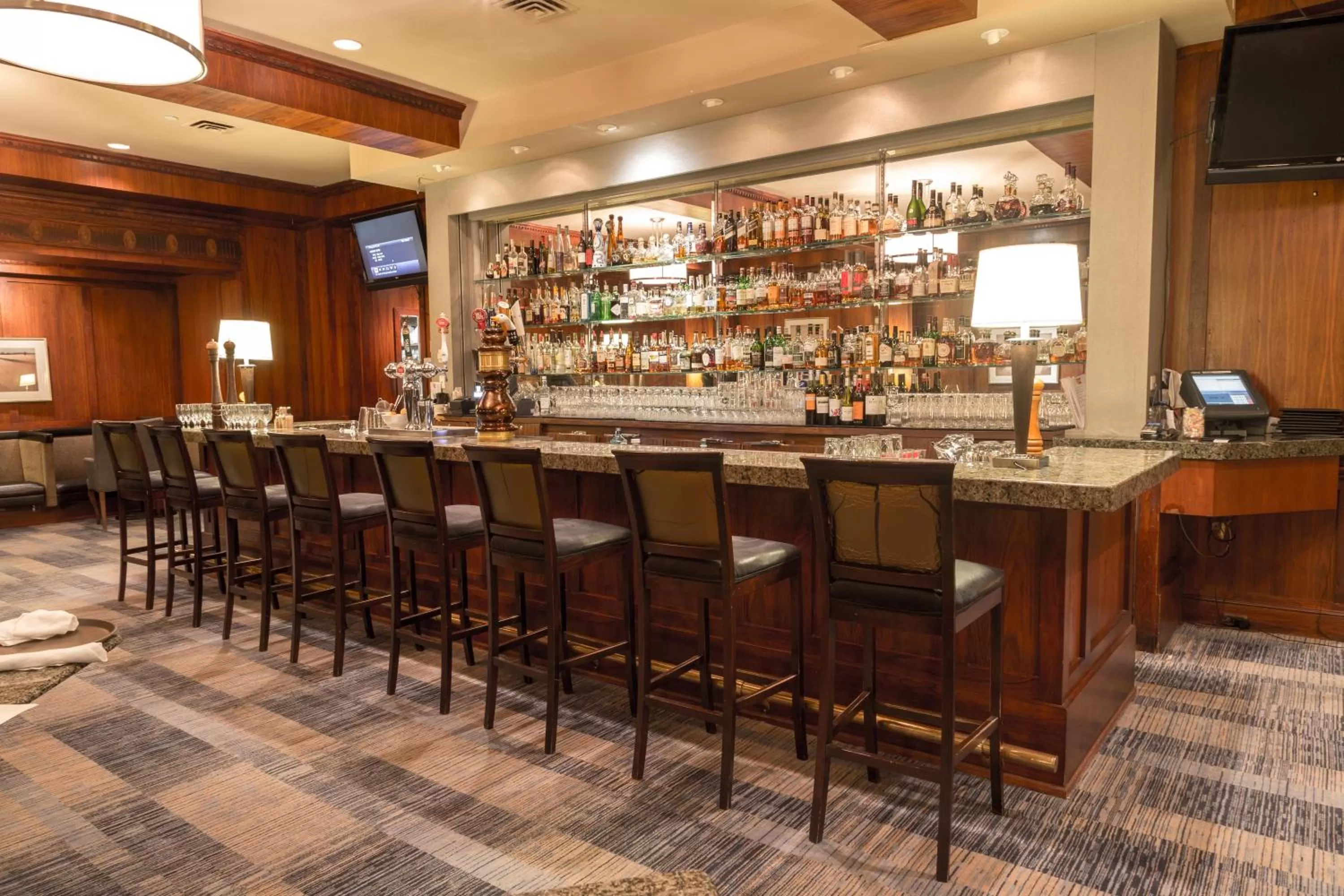 Lounge or bar in Fairmont Winnipeg