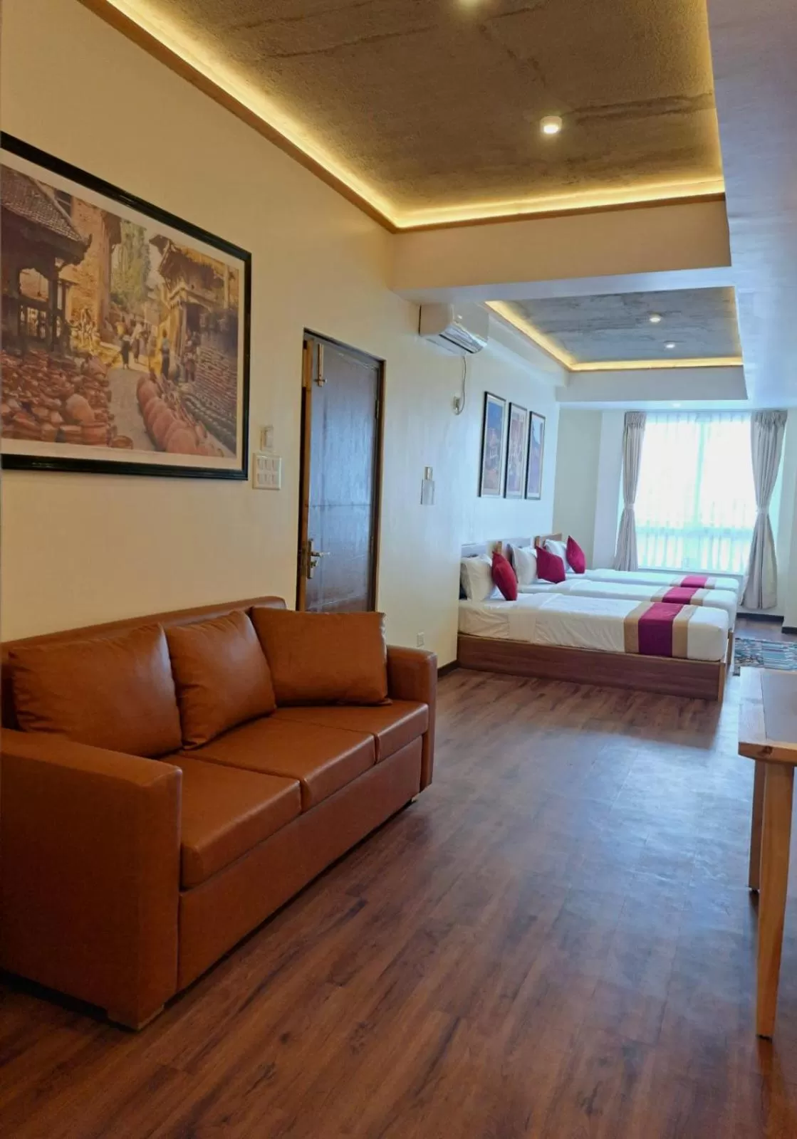 Living room, Bed in Rodeos Inn