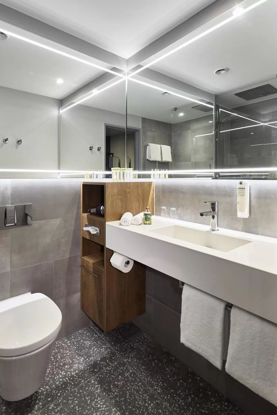 Bathroom in Lindner Hotel Cologne City Plaza, part of JdV by Hyatt