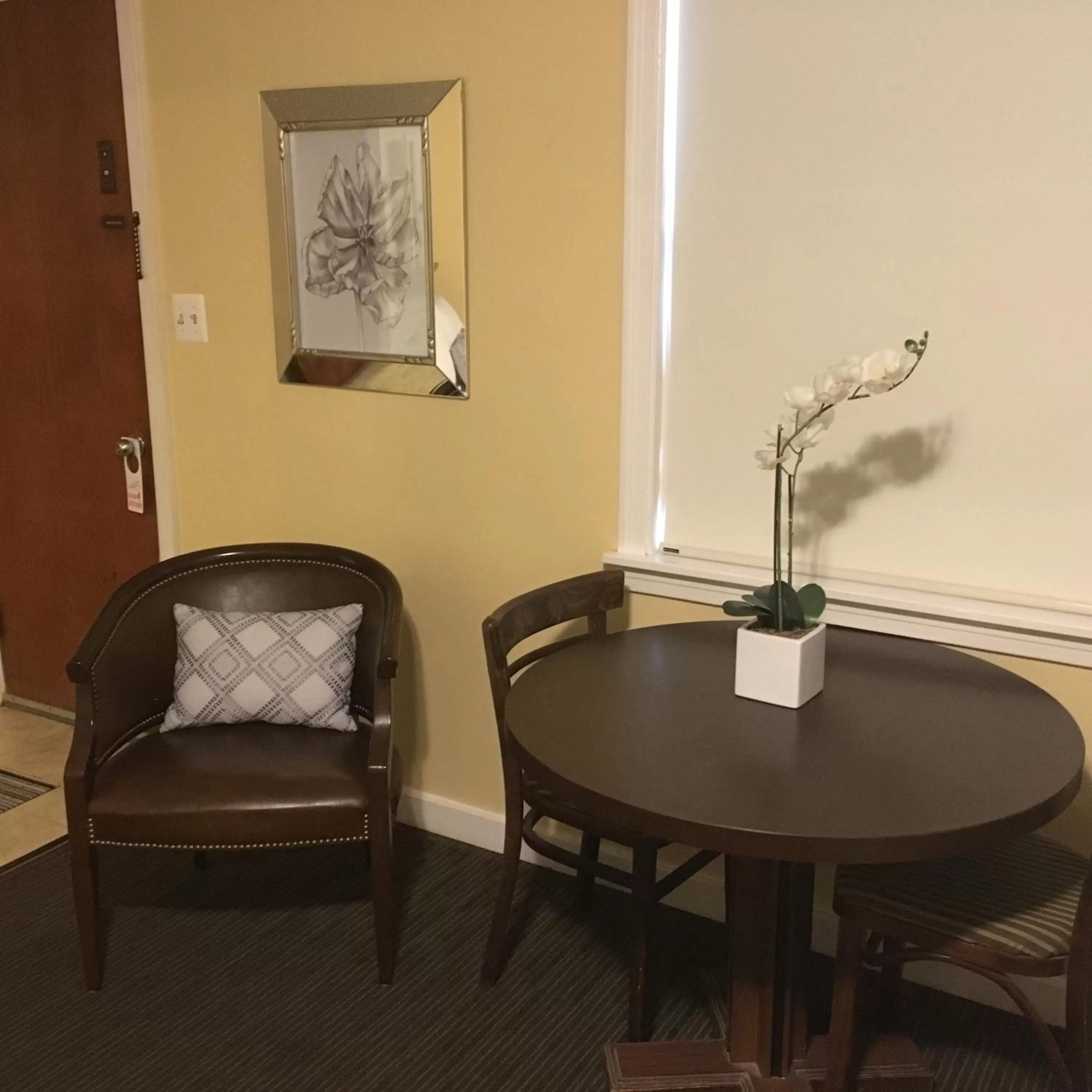 Seating area in Clarence Inn Extended Stay