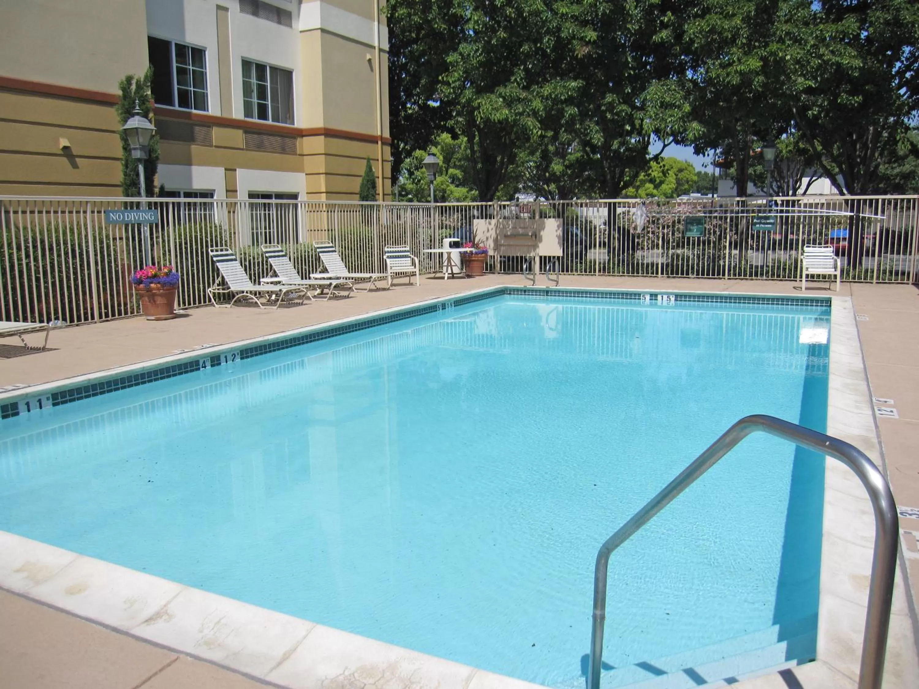 Swimming pool in Extended Stay America Premier Suites - San Jose - Airport