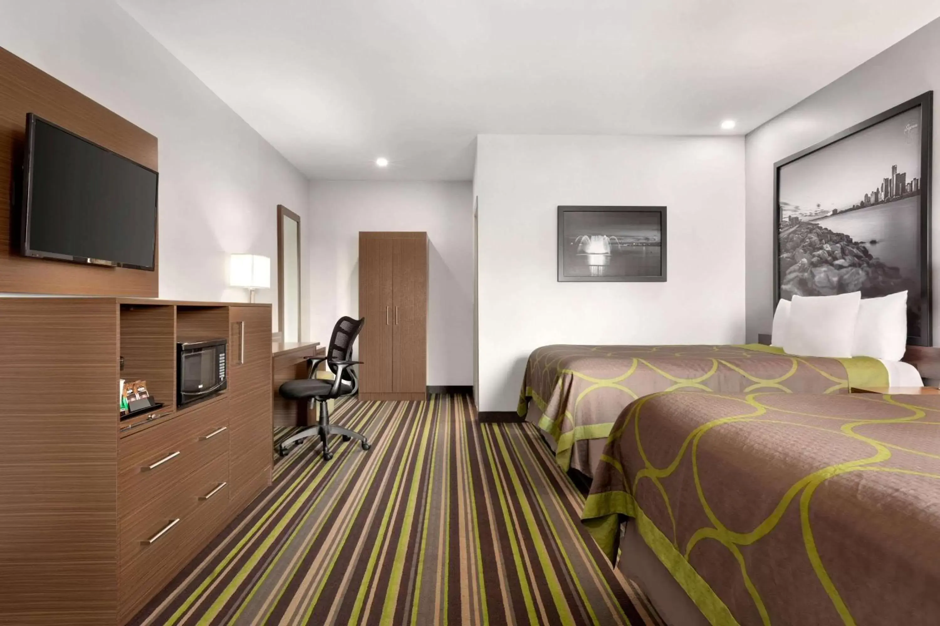 Queen Room with Two Queen Beds - Non-Smoking in Super 8 by Wyndham Windsor/Dougall Queen Room with Two Queen Beds - Non-Smoking in Super 8 by Wyndham Windsor/Dougall