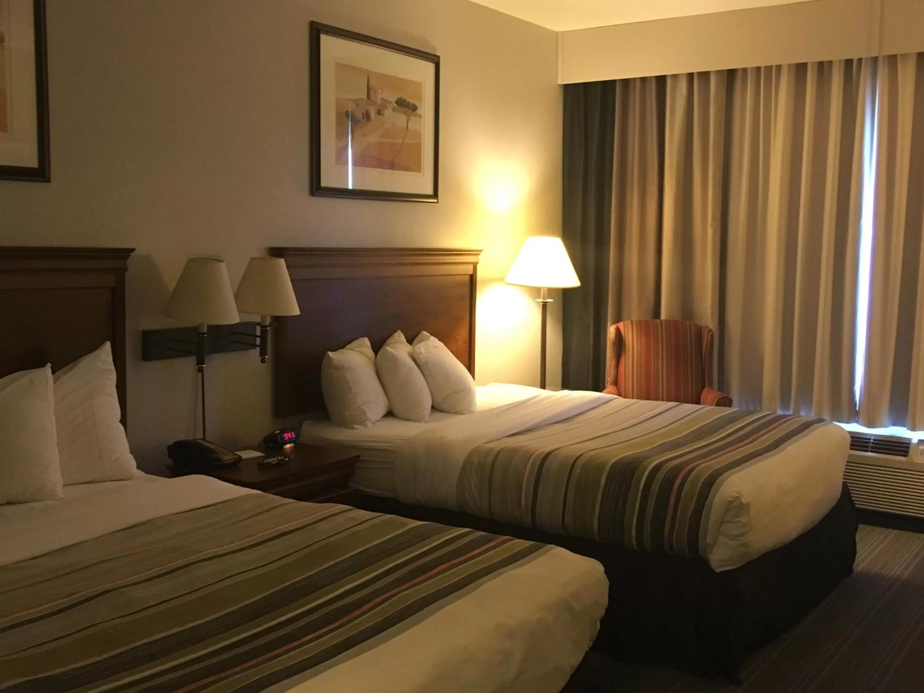 Bed in Country Inn & Suites by Radisson, Chambersburg, PA