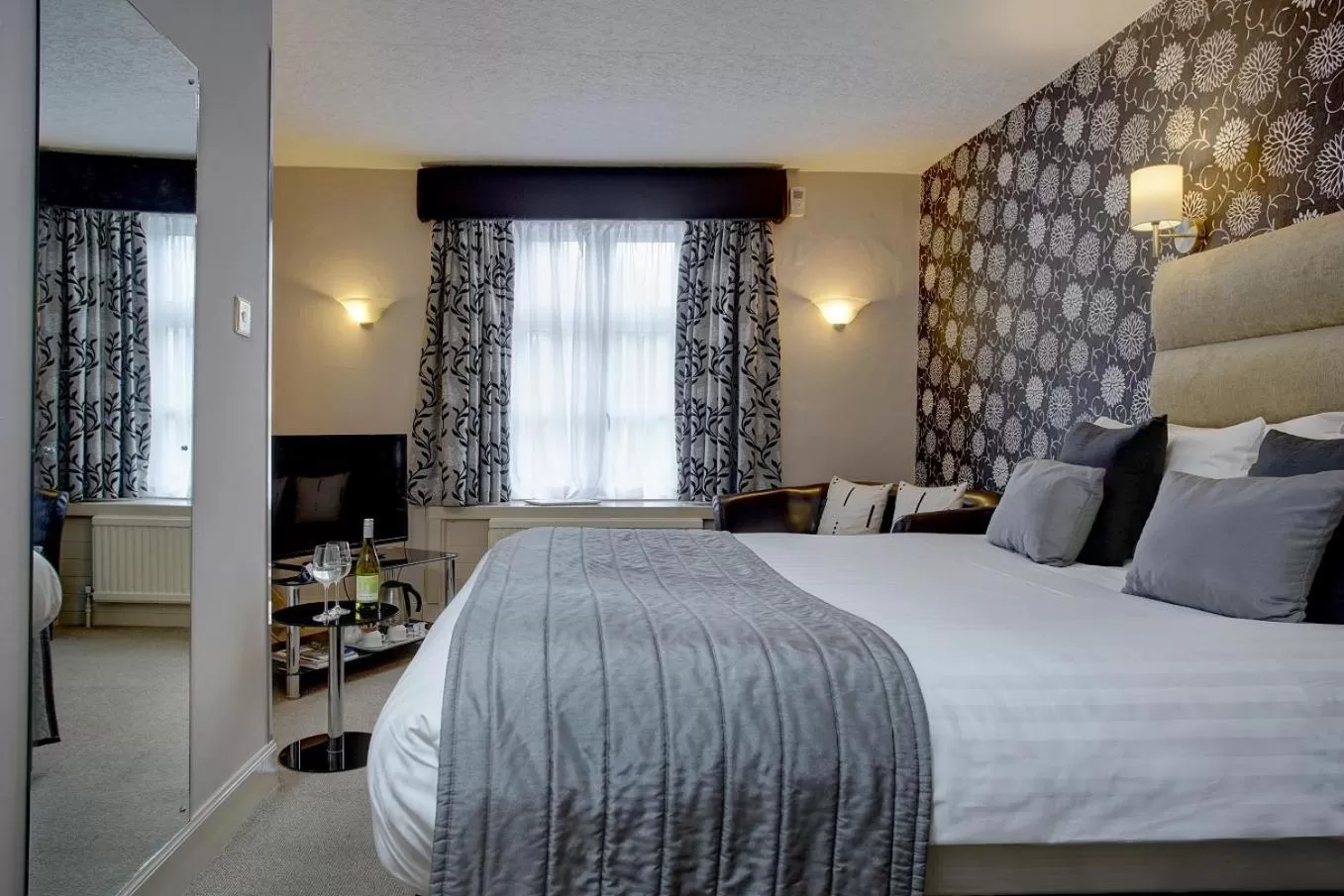 Bedroom, Bed in All Seasons Philipburn, BW Signature Collection