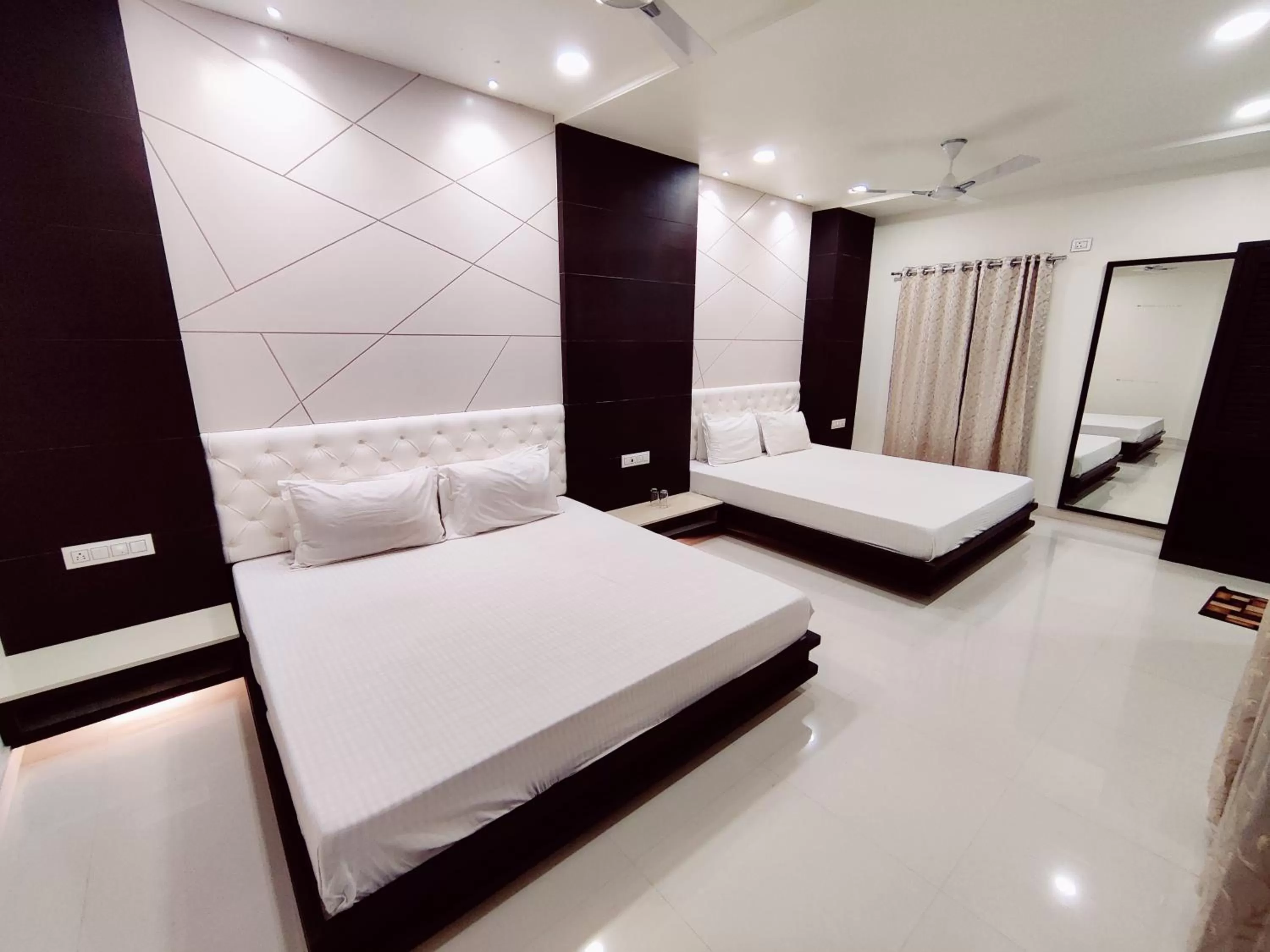 Bedroom, Bed in Abu Inn, Mount Abu - The Luxury Boutique Stay