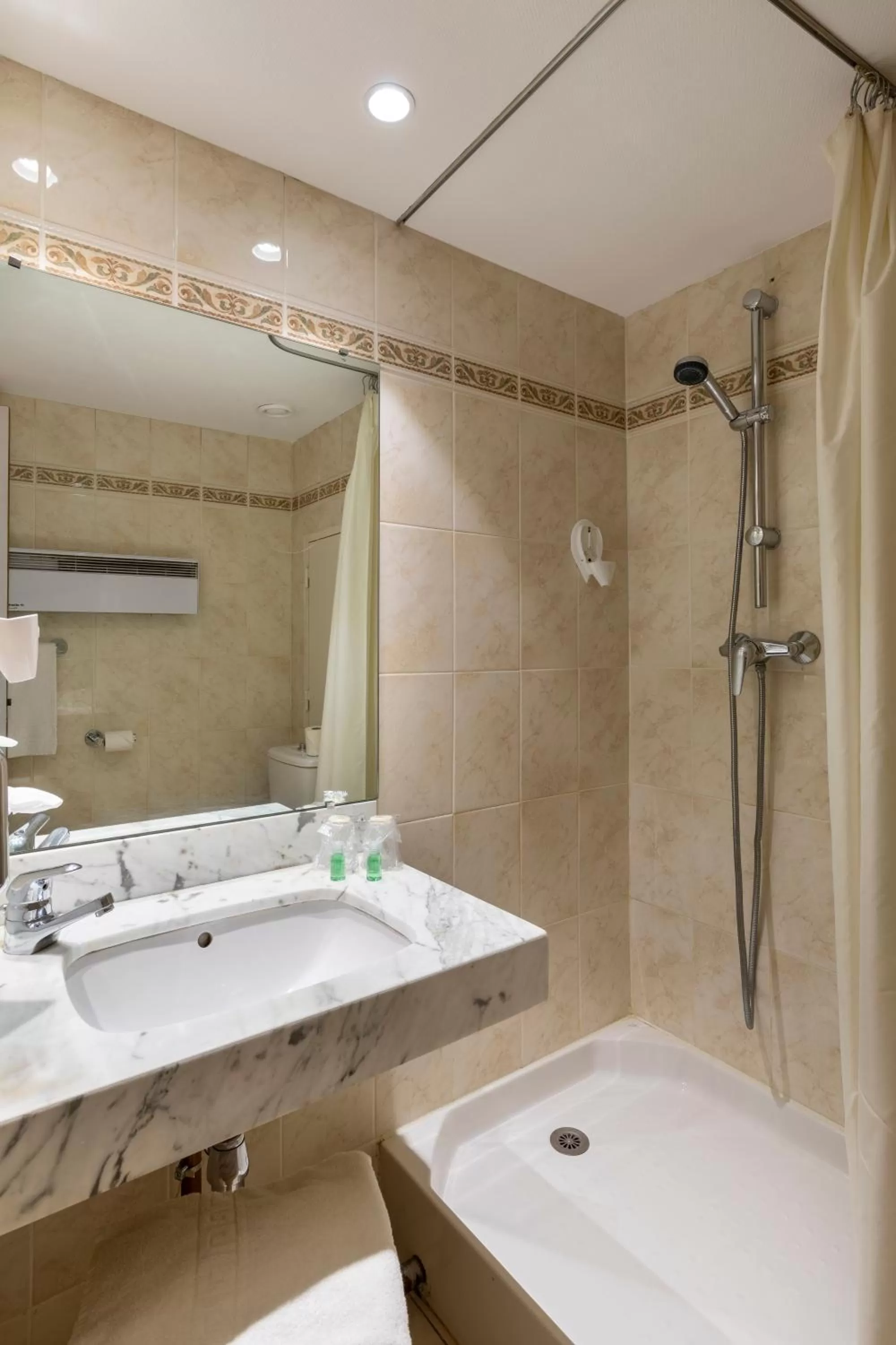 Bathroom in Kosy Nancy Coeur de Ville