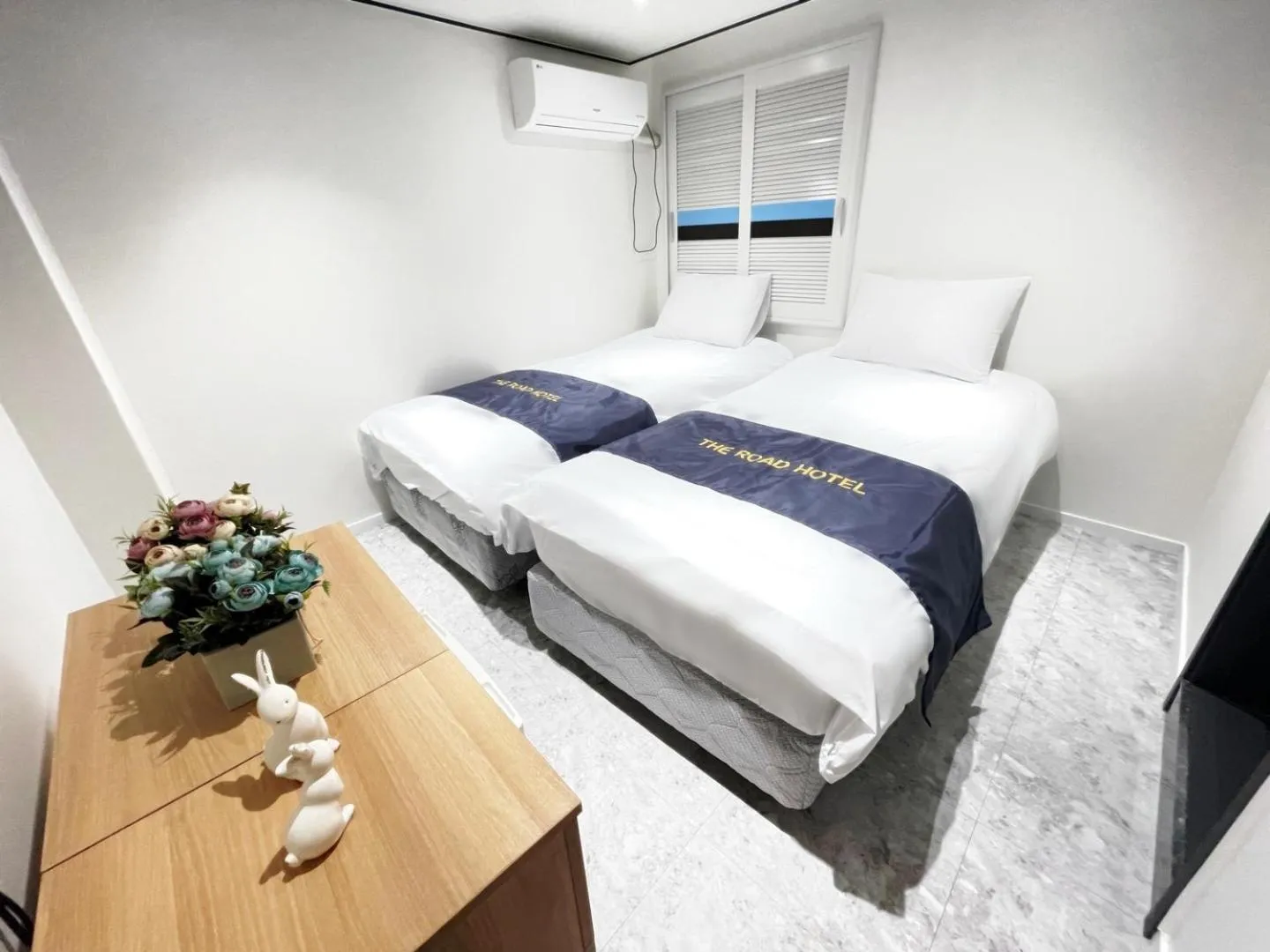 Decorative detail, Bed in The Road Hotel