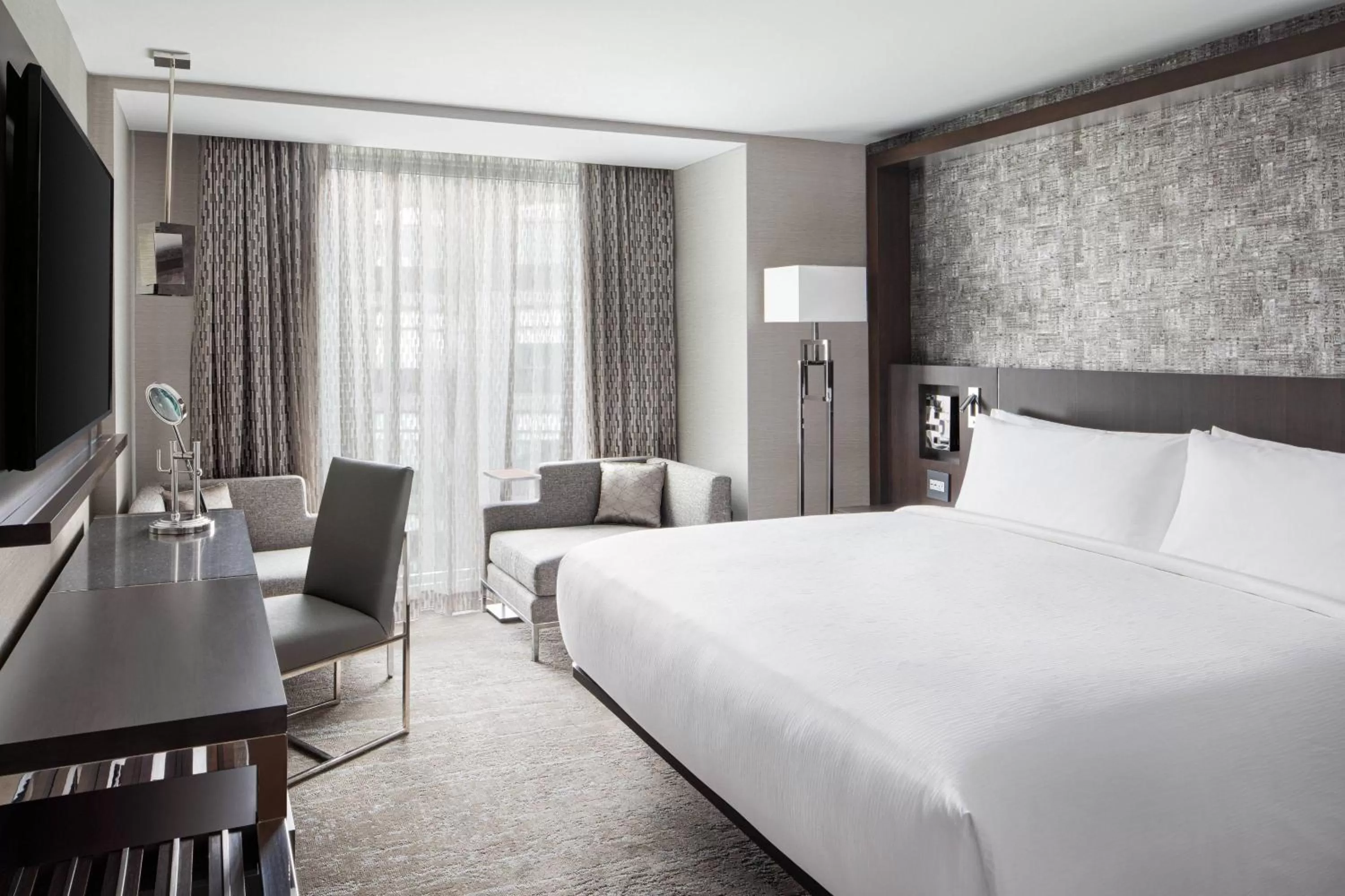 Superior King Room with Roll-in Shower - Mobility Accessible in Envue, Autograph Collection