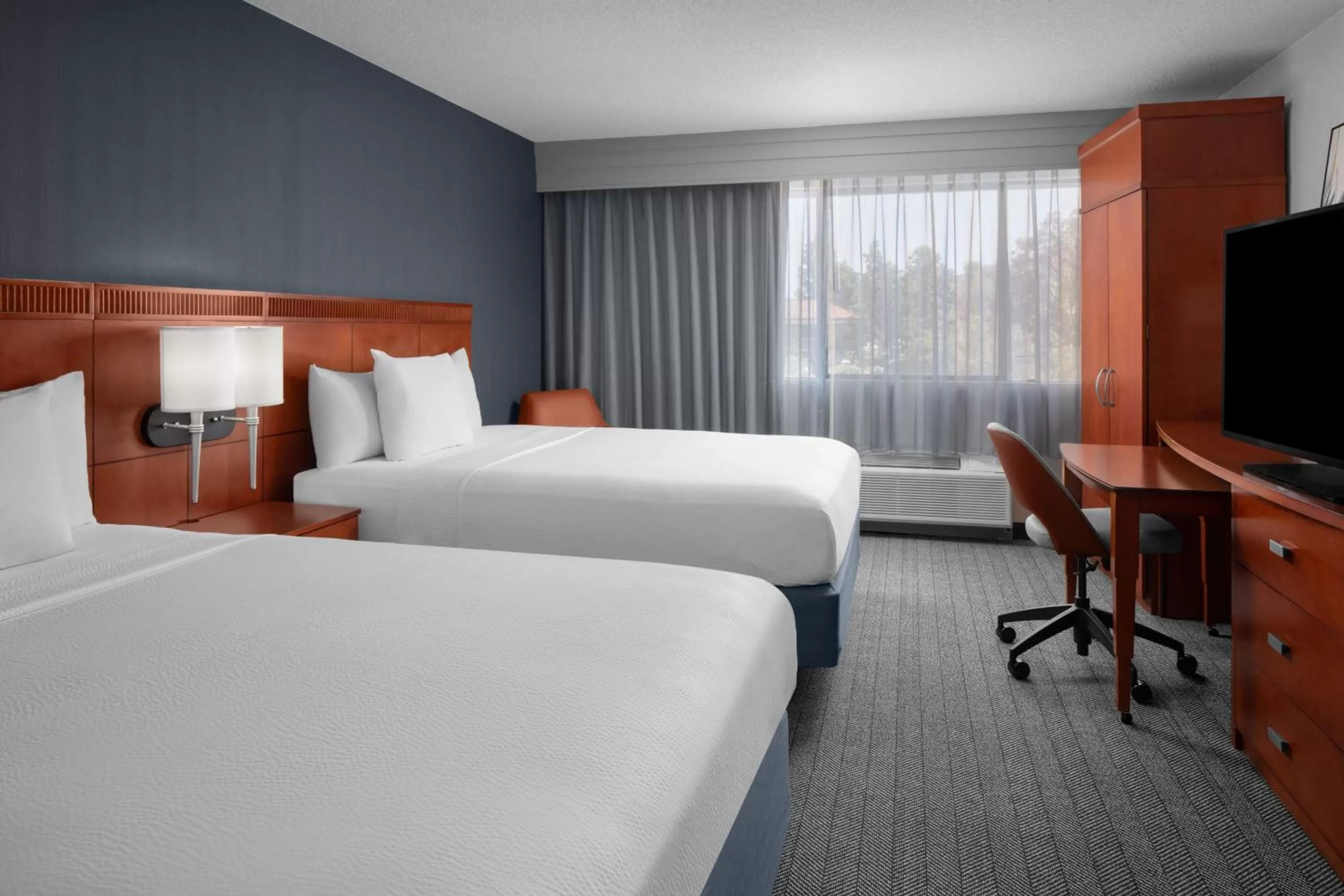 Photo of the whole room, Bed in Courtyard by Marriott San Diego Rancho Bernardo