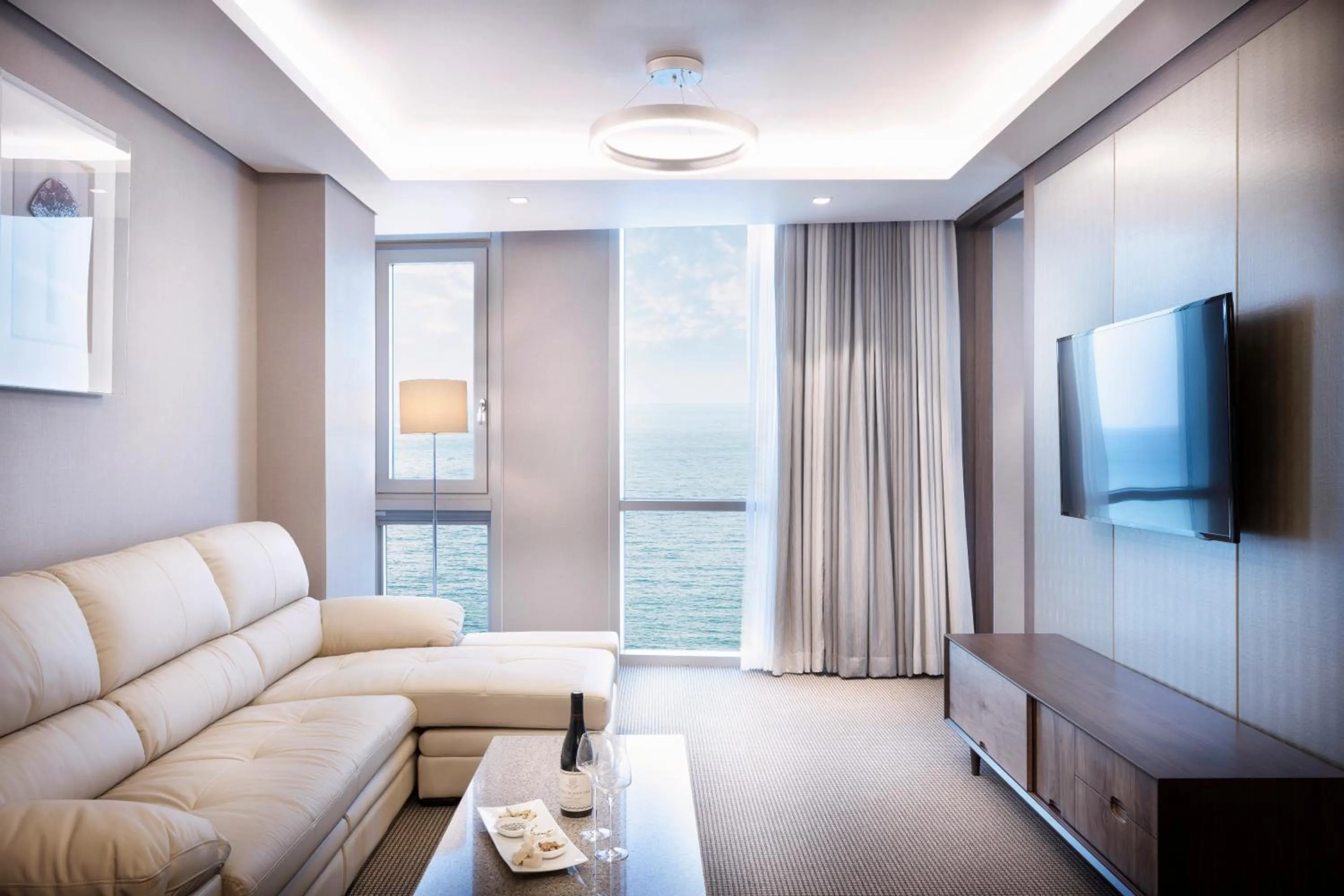 Day in Hotel Regent Marine The Blue