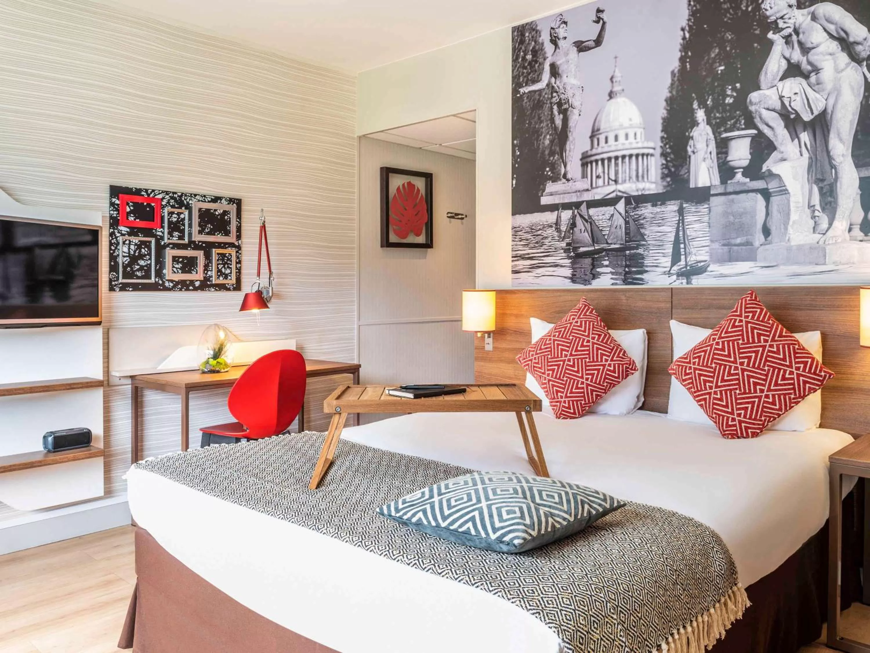 Property building, Bed in Aparthotel Adagio Paris Bercy Village