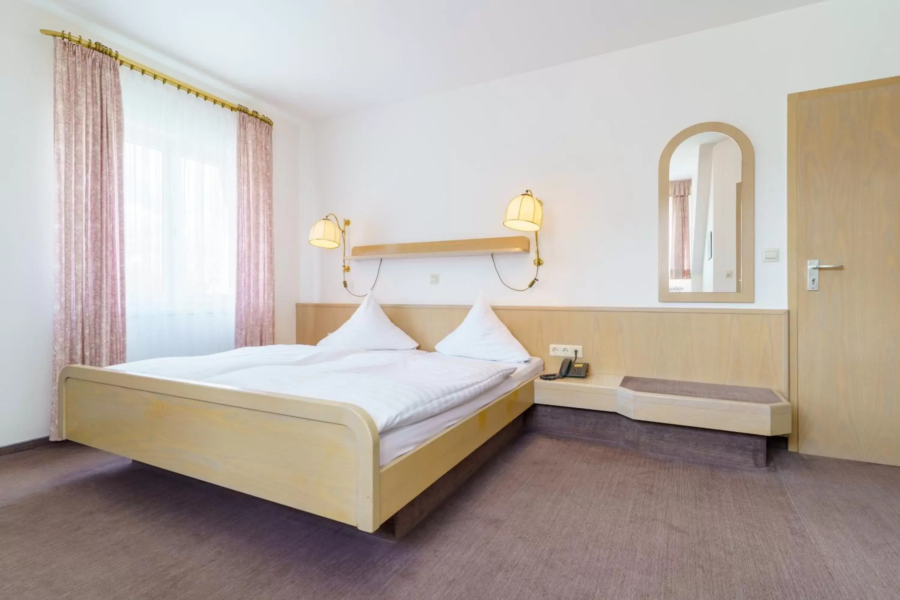 Double or Twin Room with Bathroom in Hotel Sonne Double or Twin Room with Bathroom in Hotel Sonne