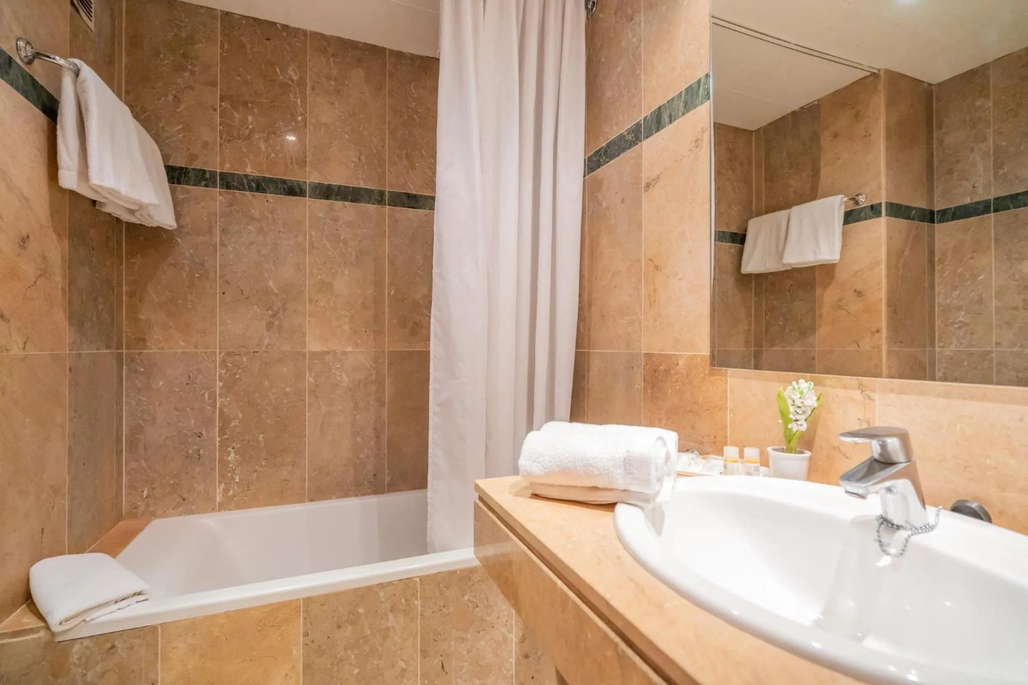 Shower in Hotel Glòries