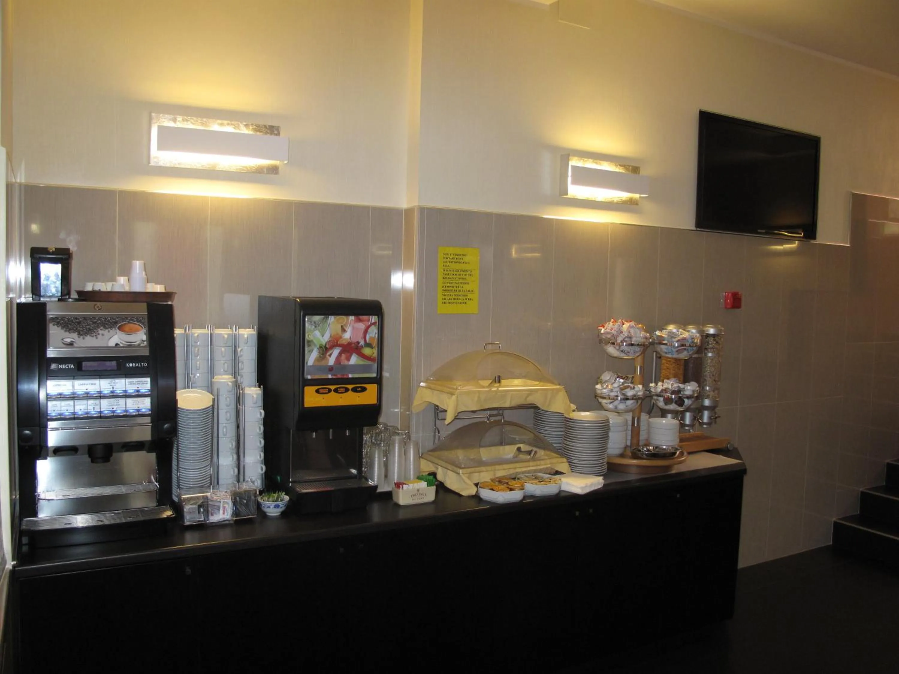 Restaurant/places to eat in Hotel Mariano