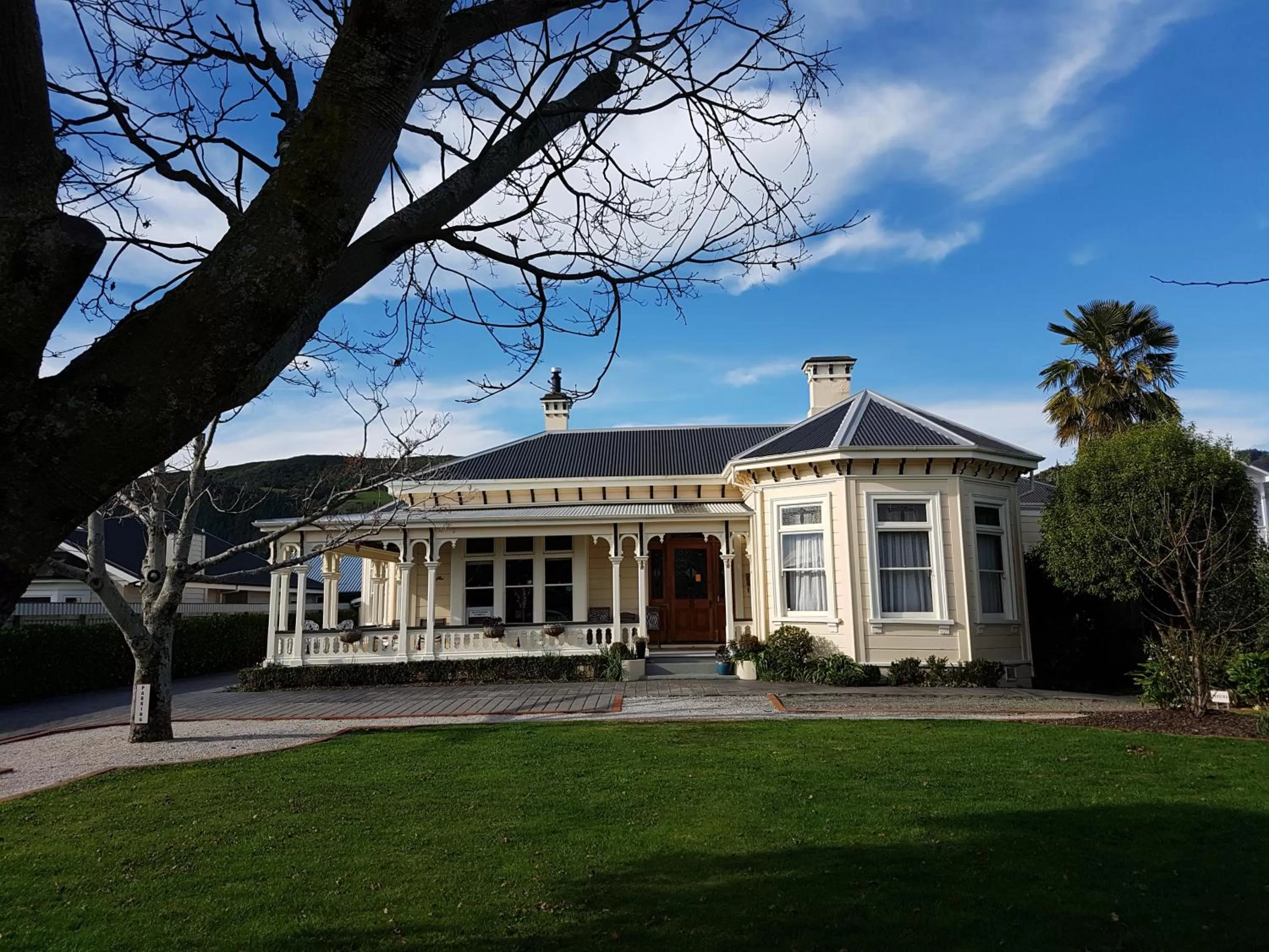 Property Building in Collingwood Manor