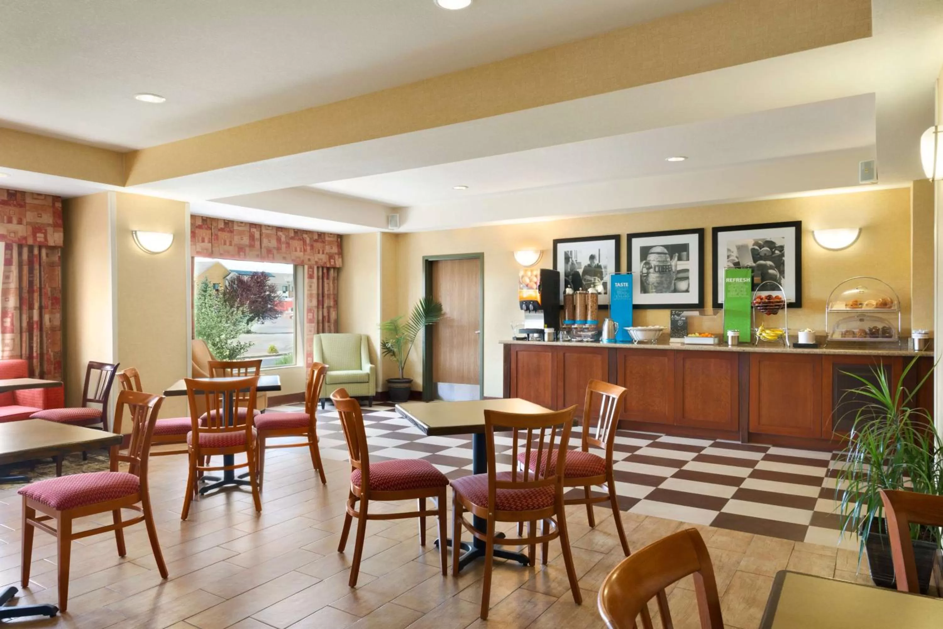 Dining area, Restaurant/Places to Eat in Hampton Inn Gillette