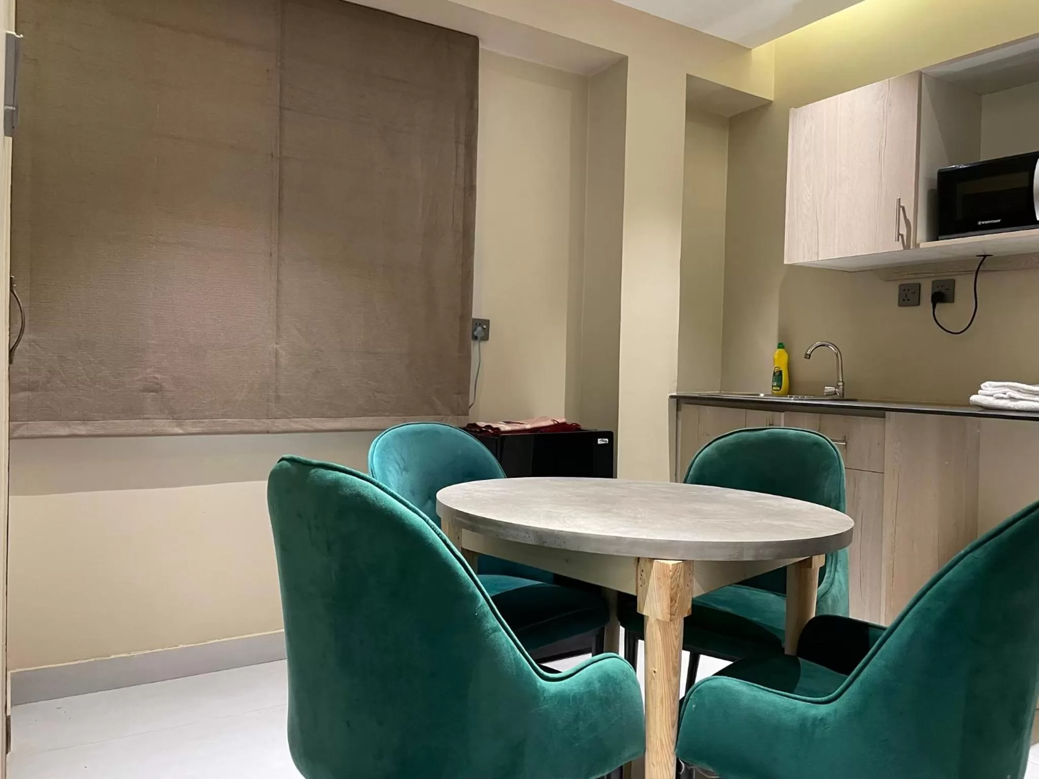 Dining area in Hamsun Shahrah-e-Faisal