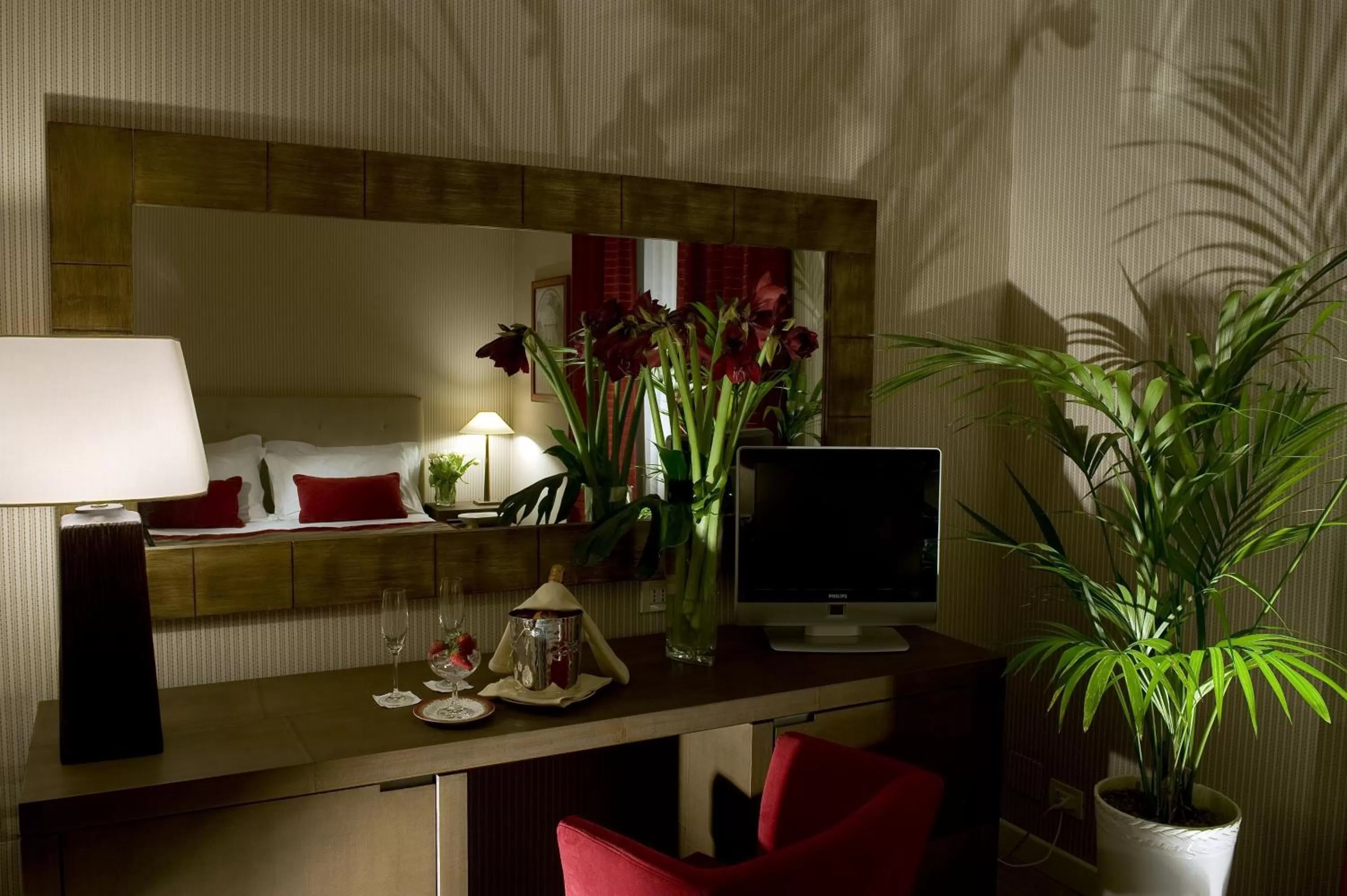 Communal lounge/ TV room in Hotel dei Borgognoni