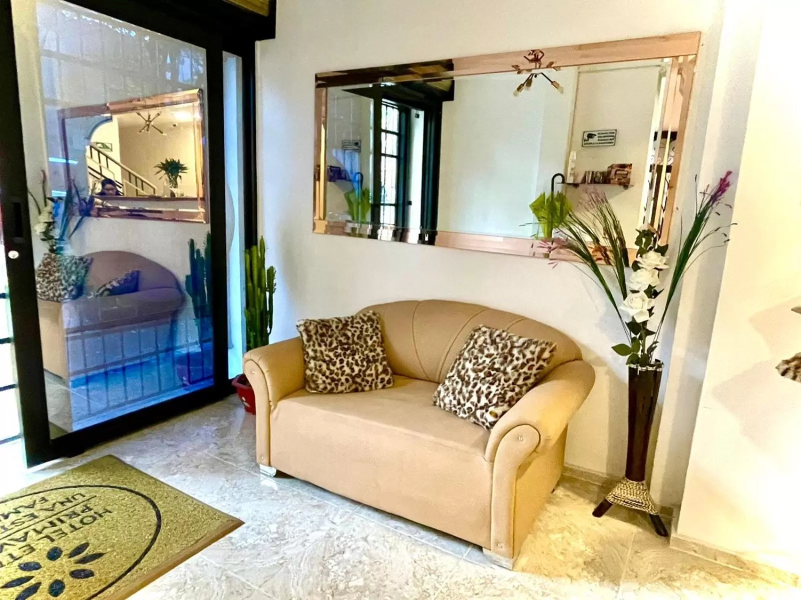 Lobby or reception, Seating Area in Hotel Eterna Primavera