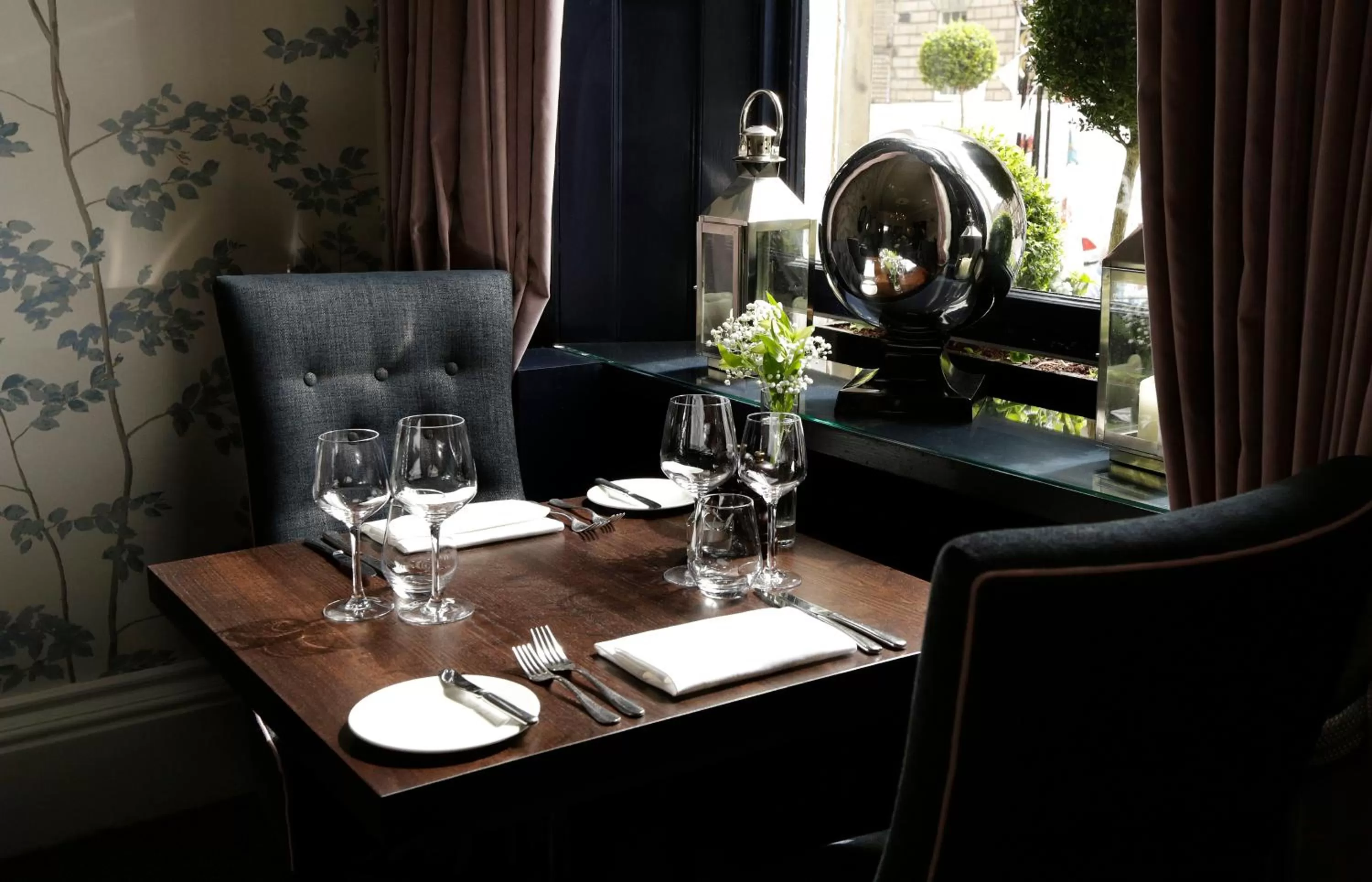 Restaurant/places to eat in Nira Caledonia