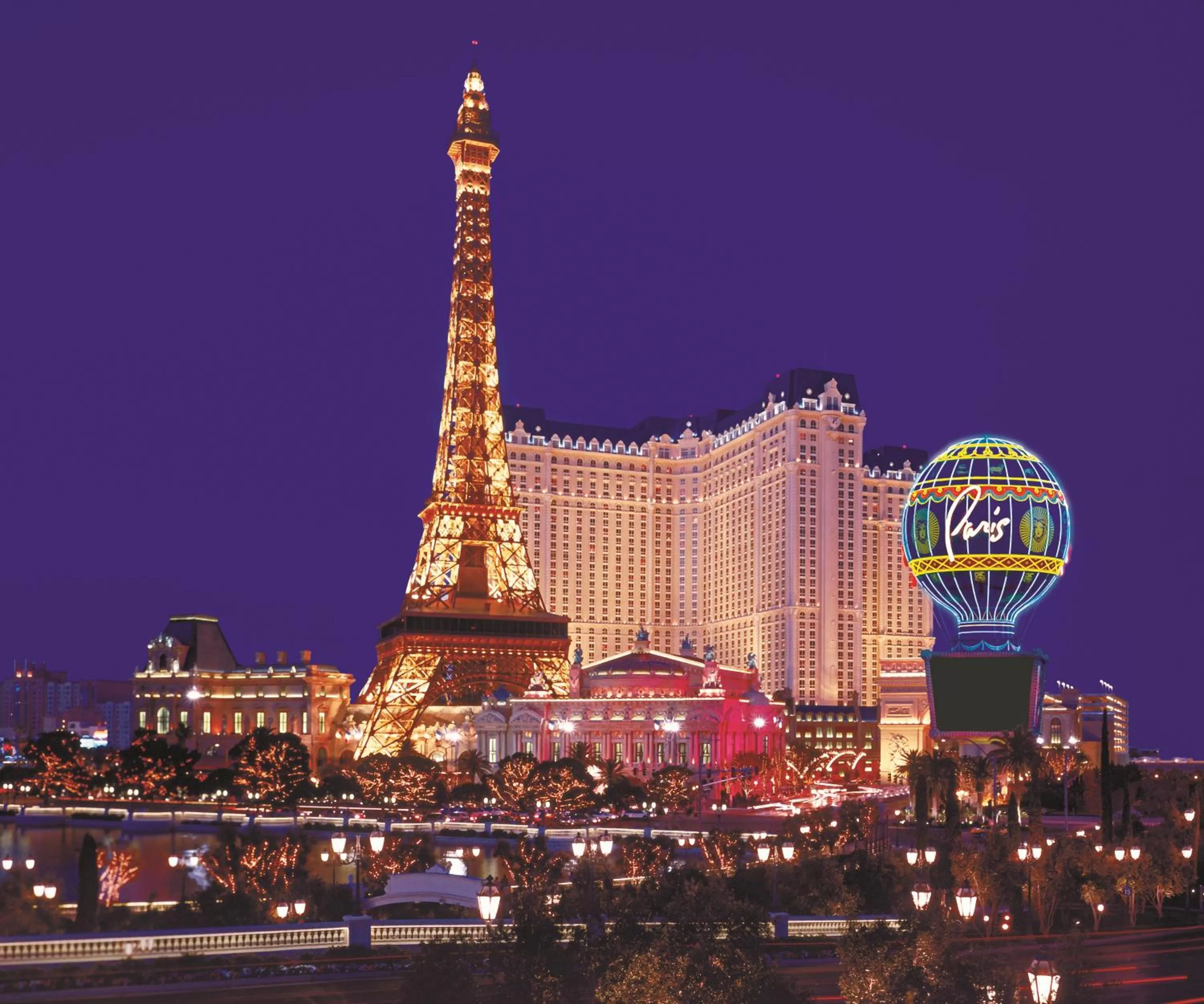 Property building in Paris Las Vegas Hotel & Casino